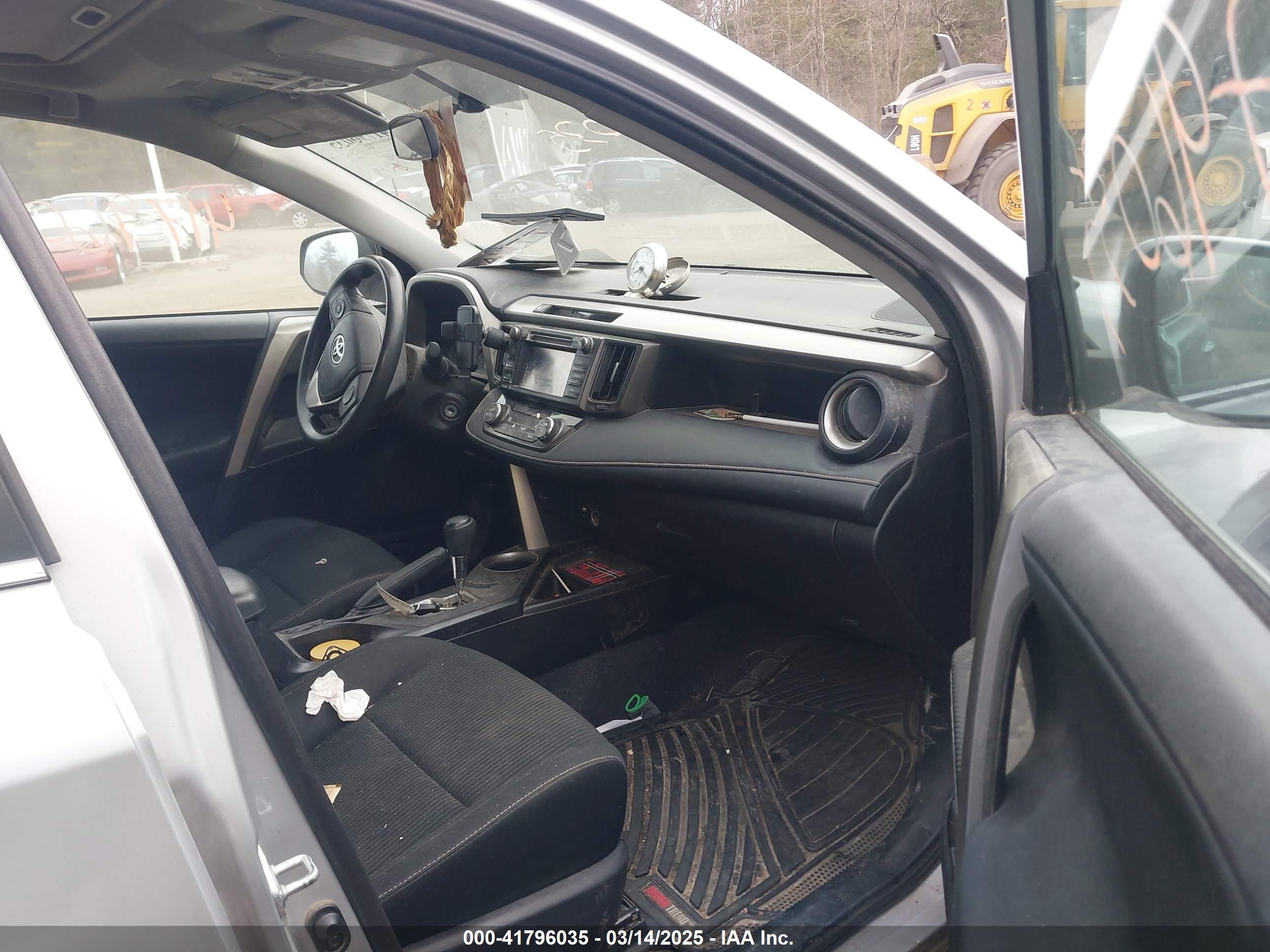 TOYOTA RAV4 image 5