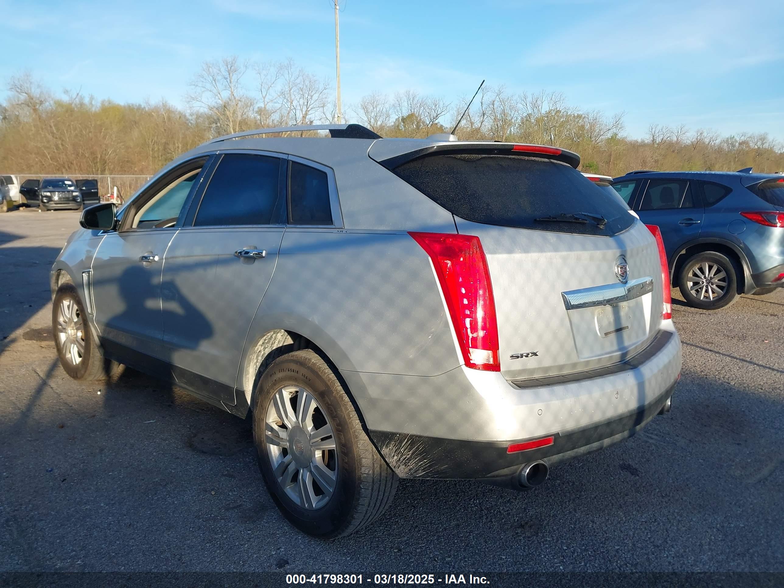 CADILLAC SRX image 3