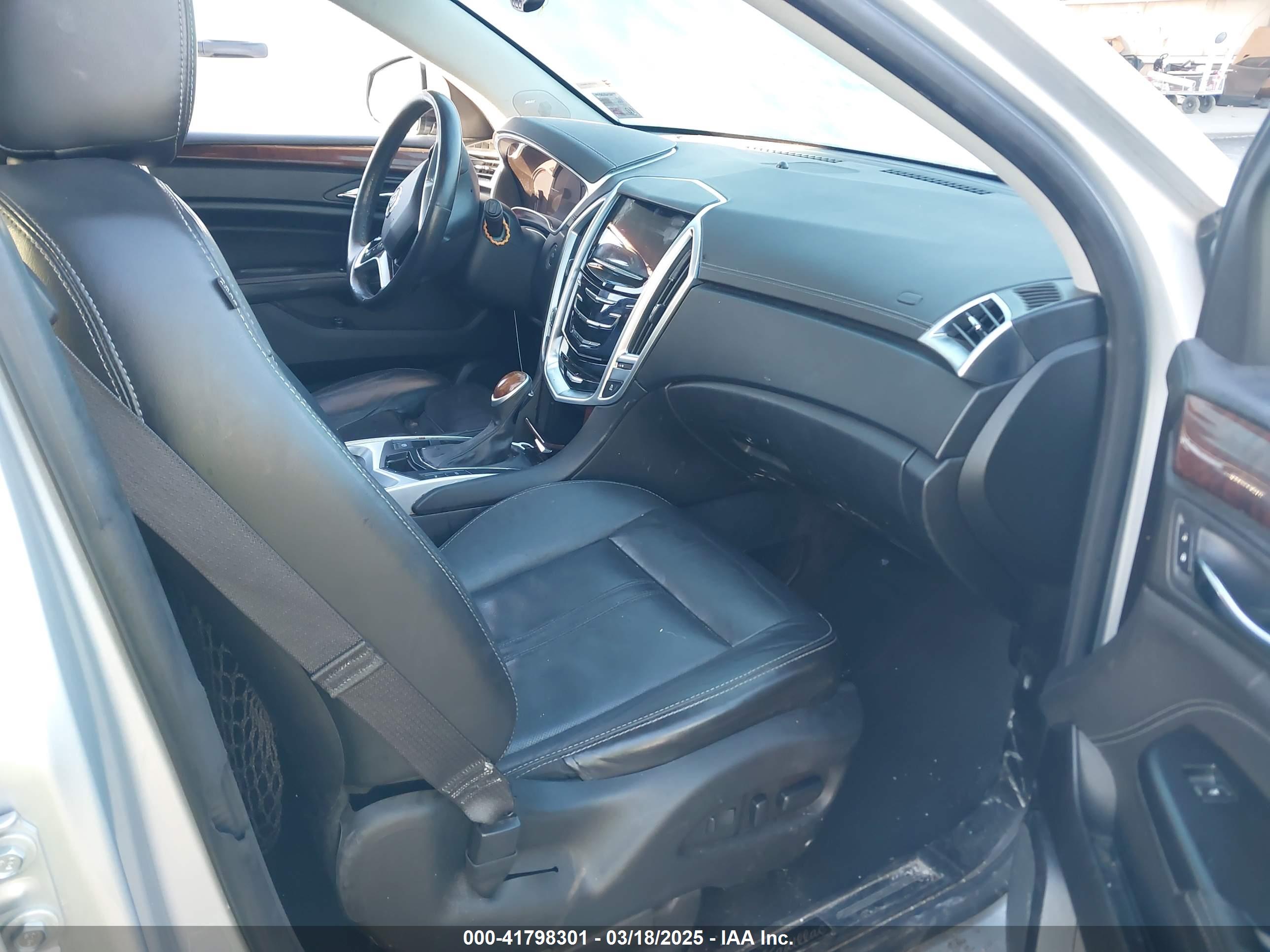 CADILLAC SRX image 5