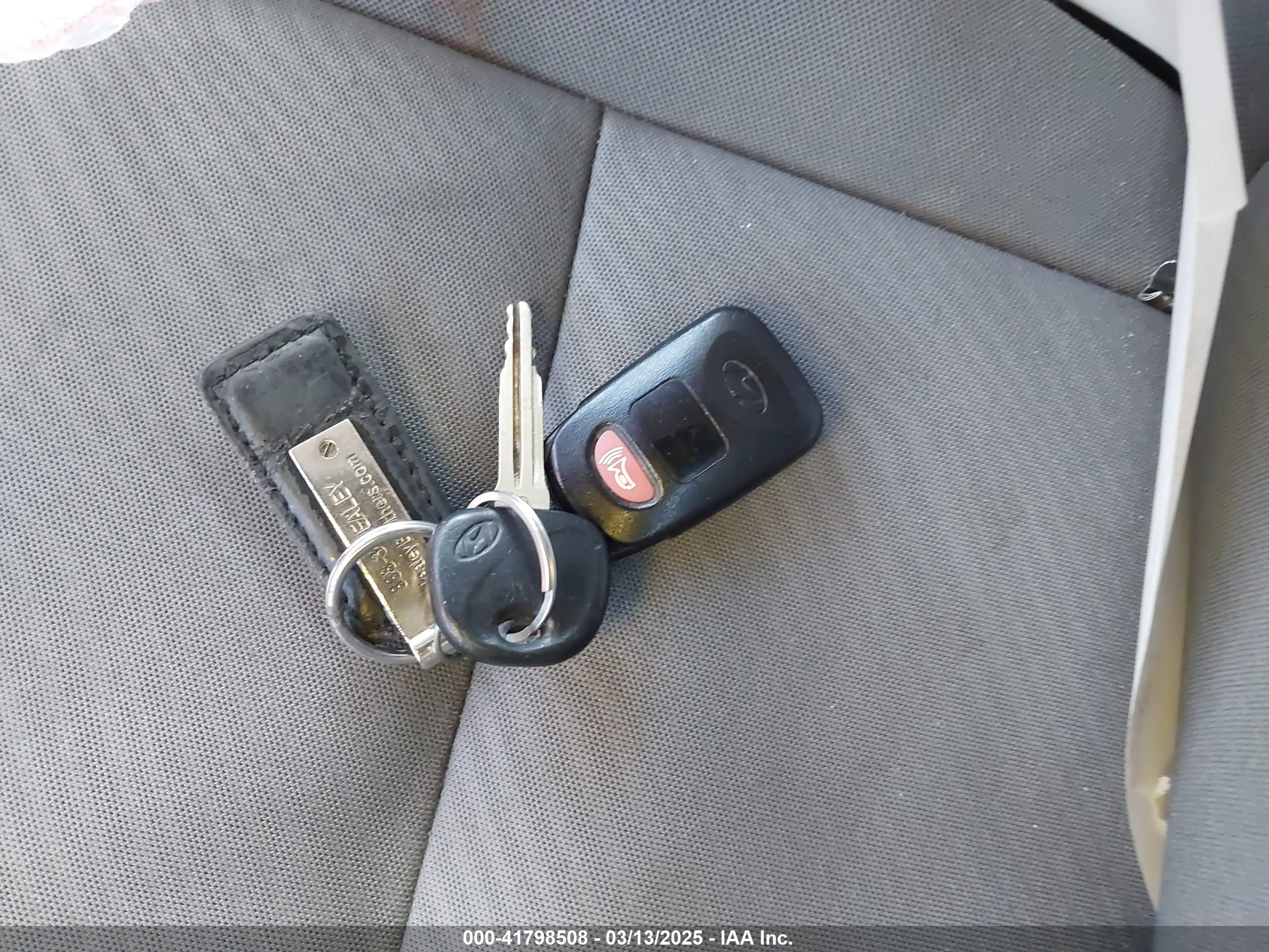 HYUNDAI ELANTRA image 11
