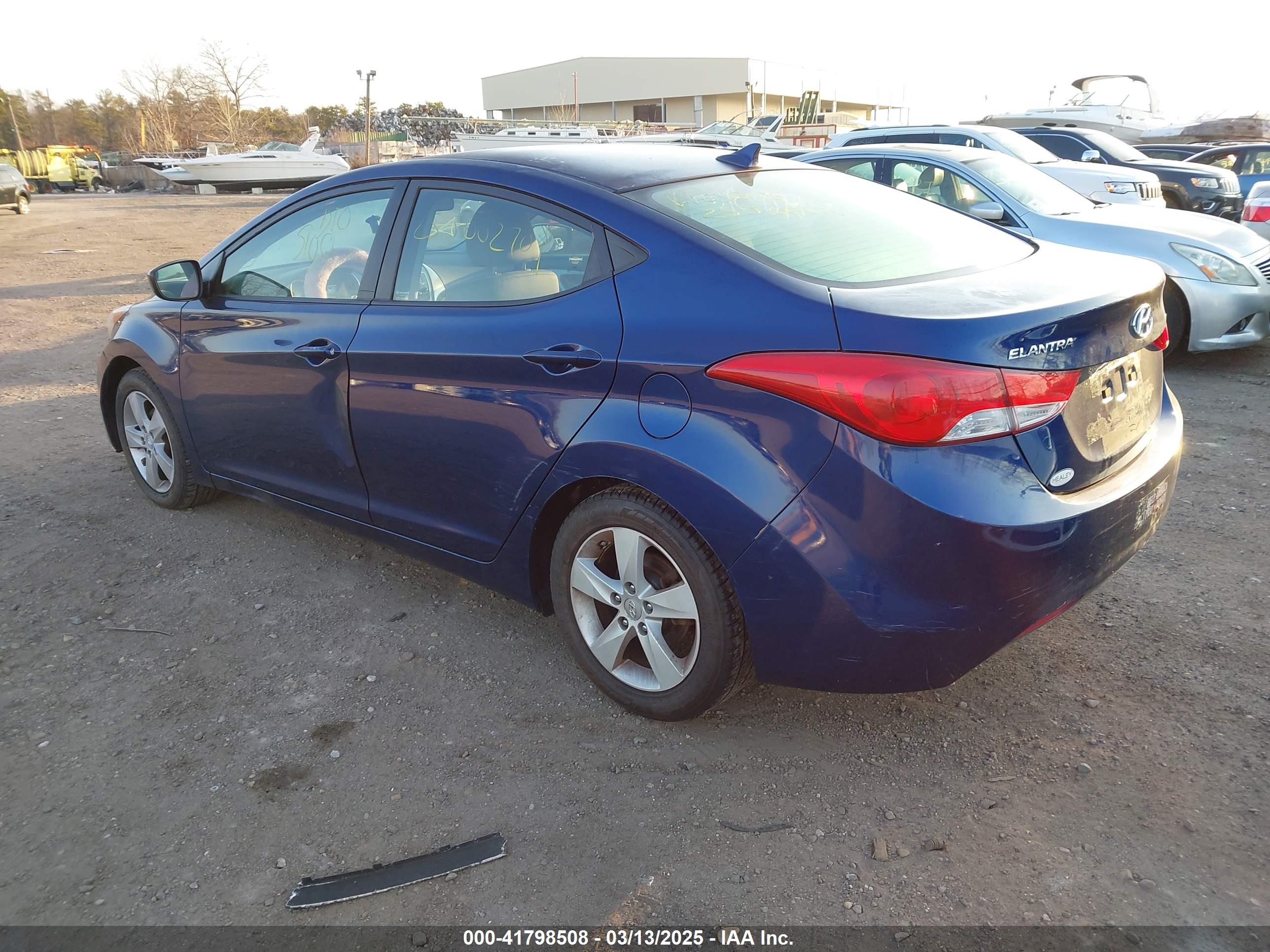 HYUNDAI ELANTRA image 3