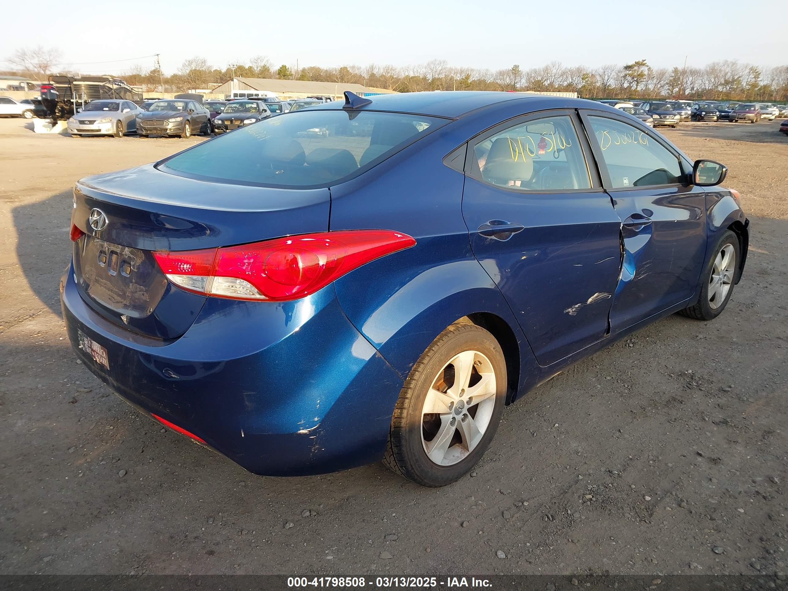 HYUNDAI ELANTRA image 4