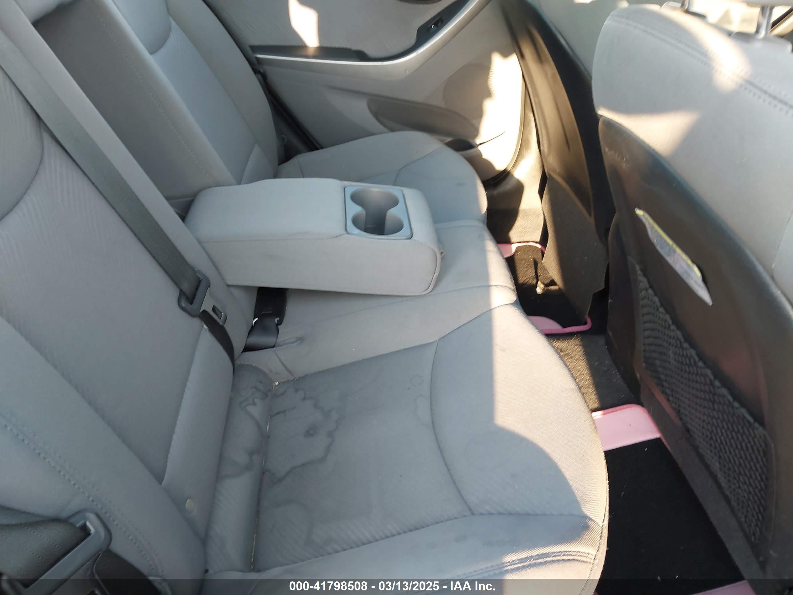 HYUNDAI ELANTRA image 8