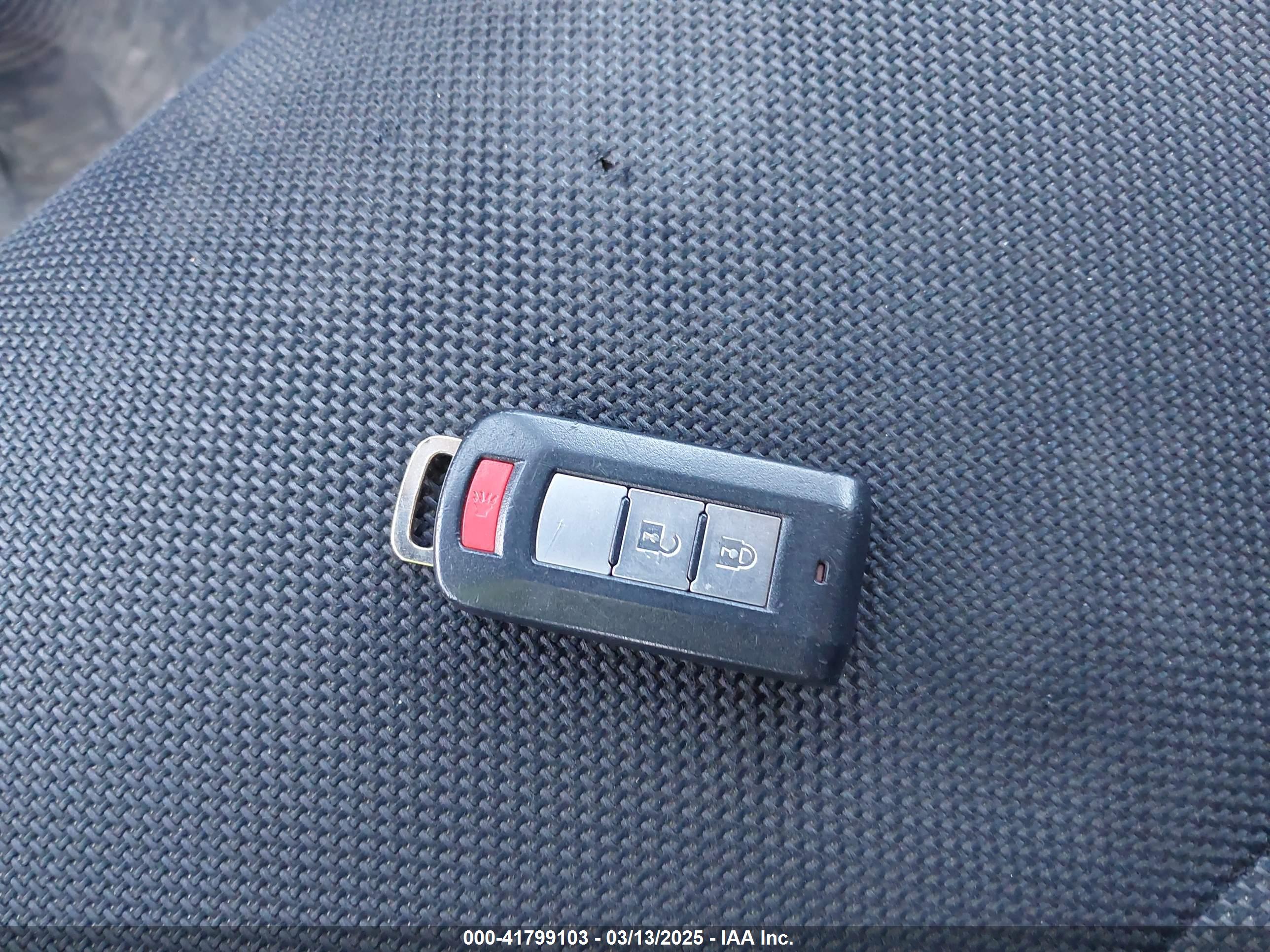 MITSUBISHI OUTLANDER image 11
