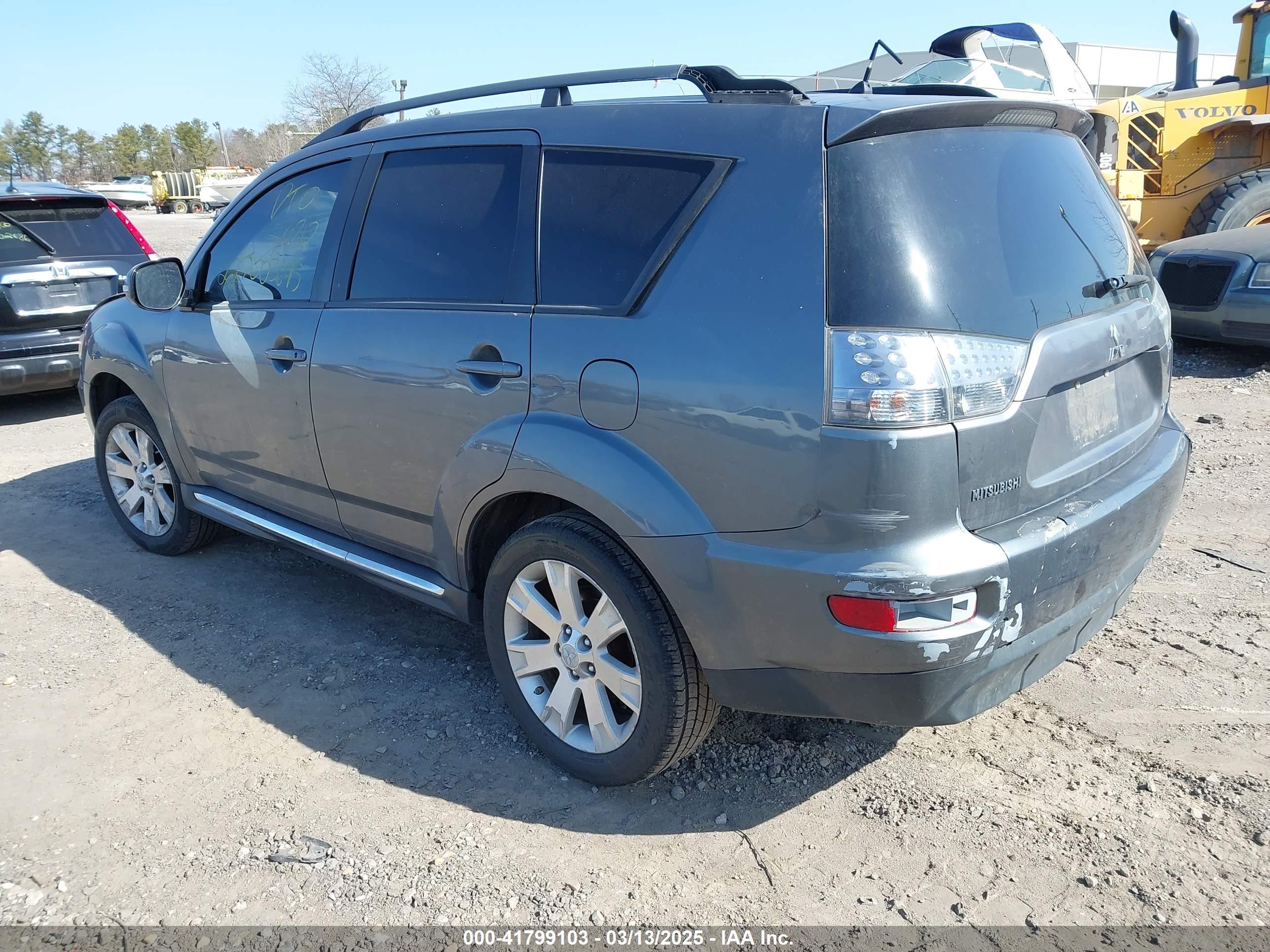 MITSUBISHI OUTLANDER image 3