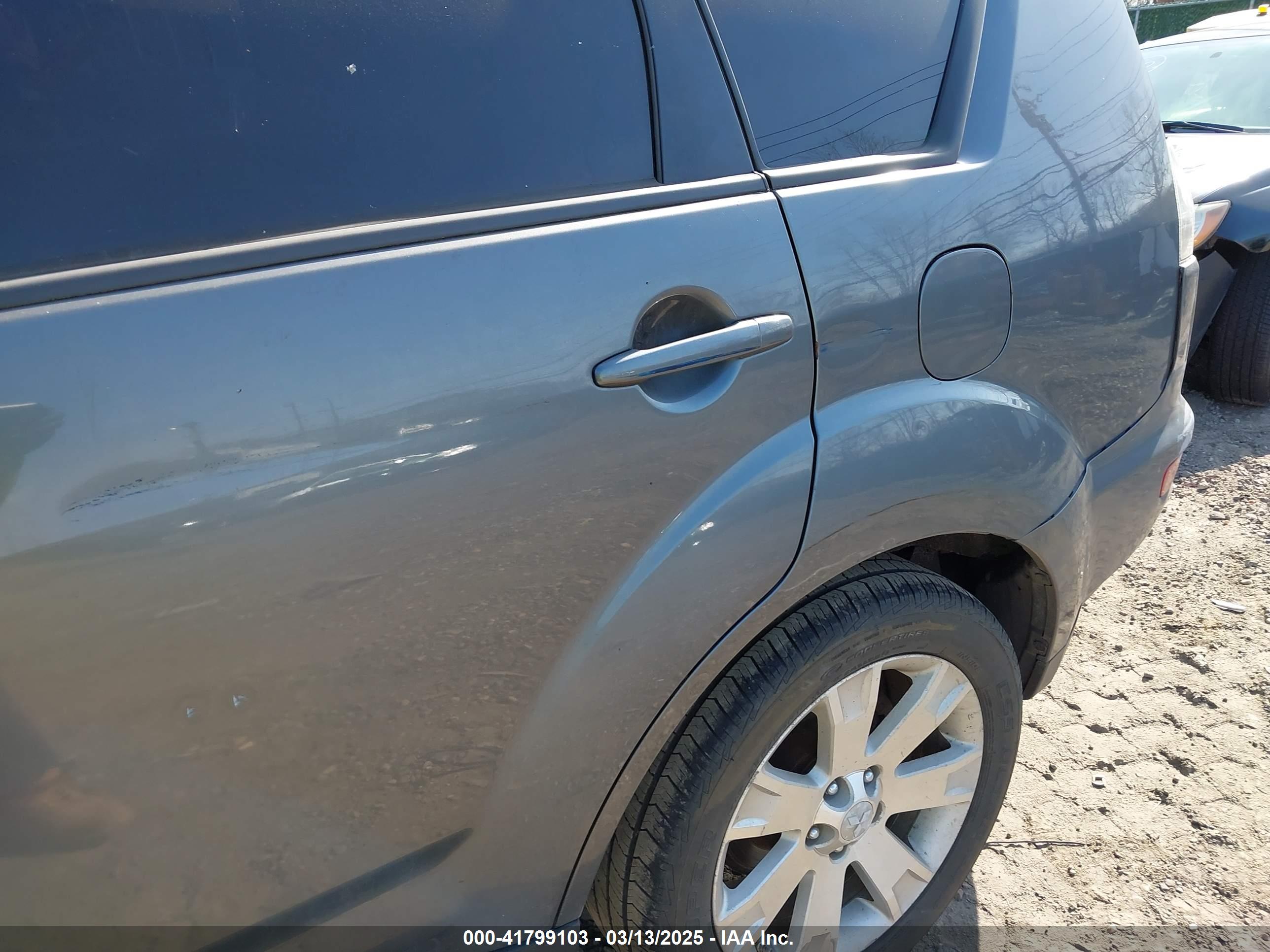MITSUBISHI OUTLANDER image 6