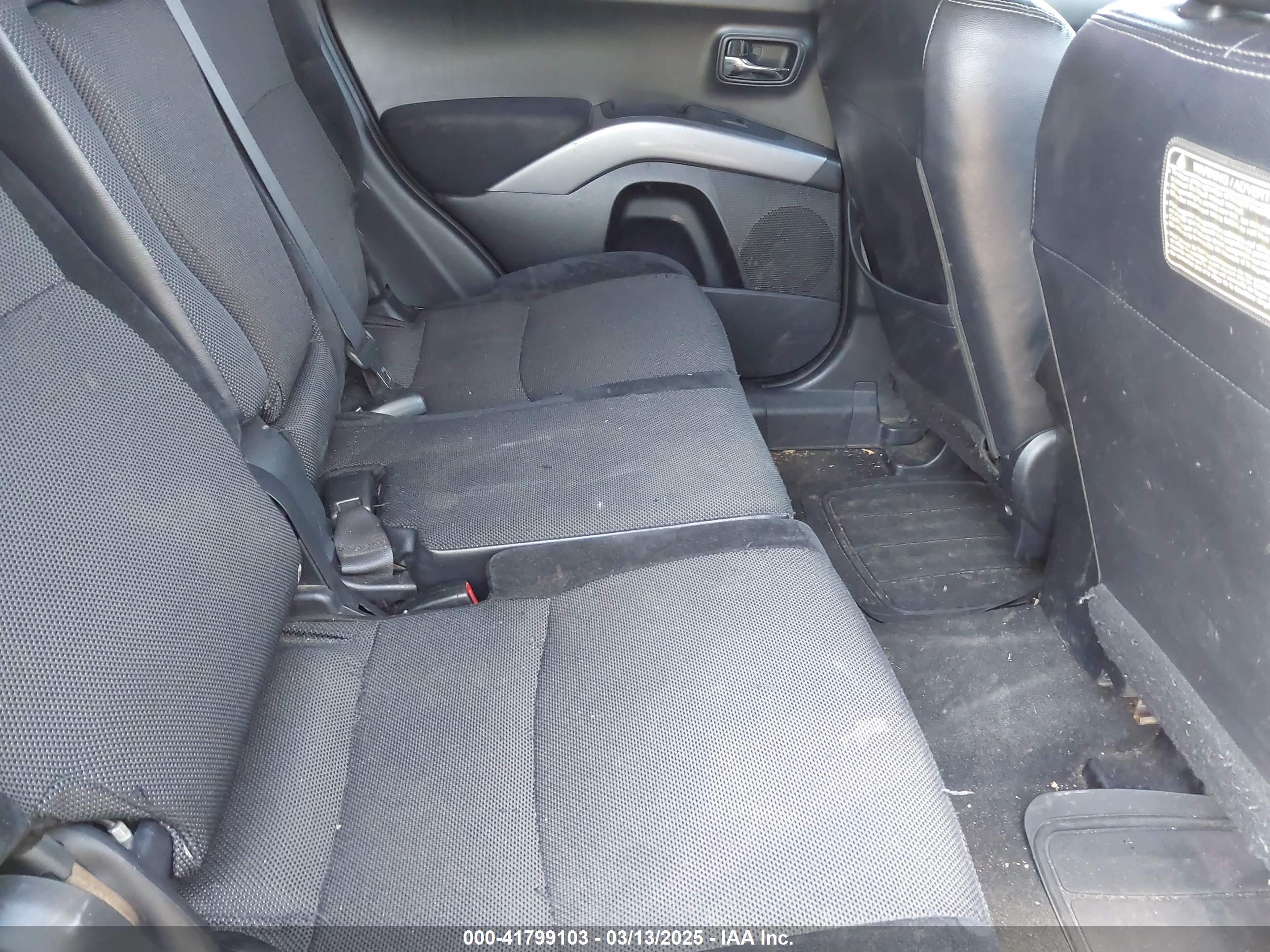 MITSUBISHI OUTLANDER image 8