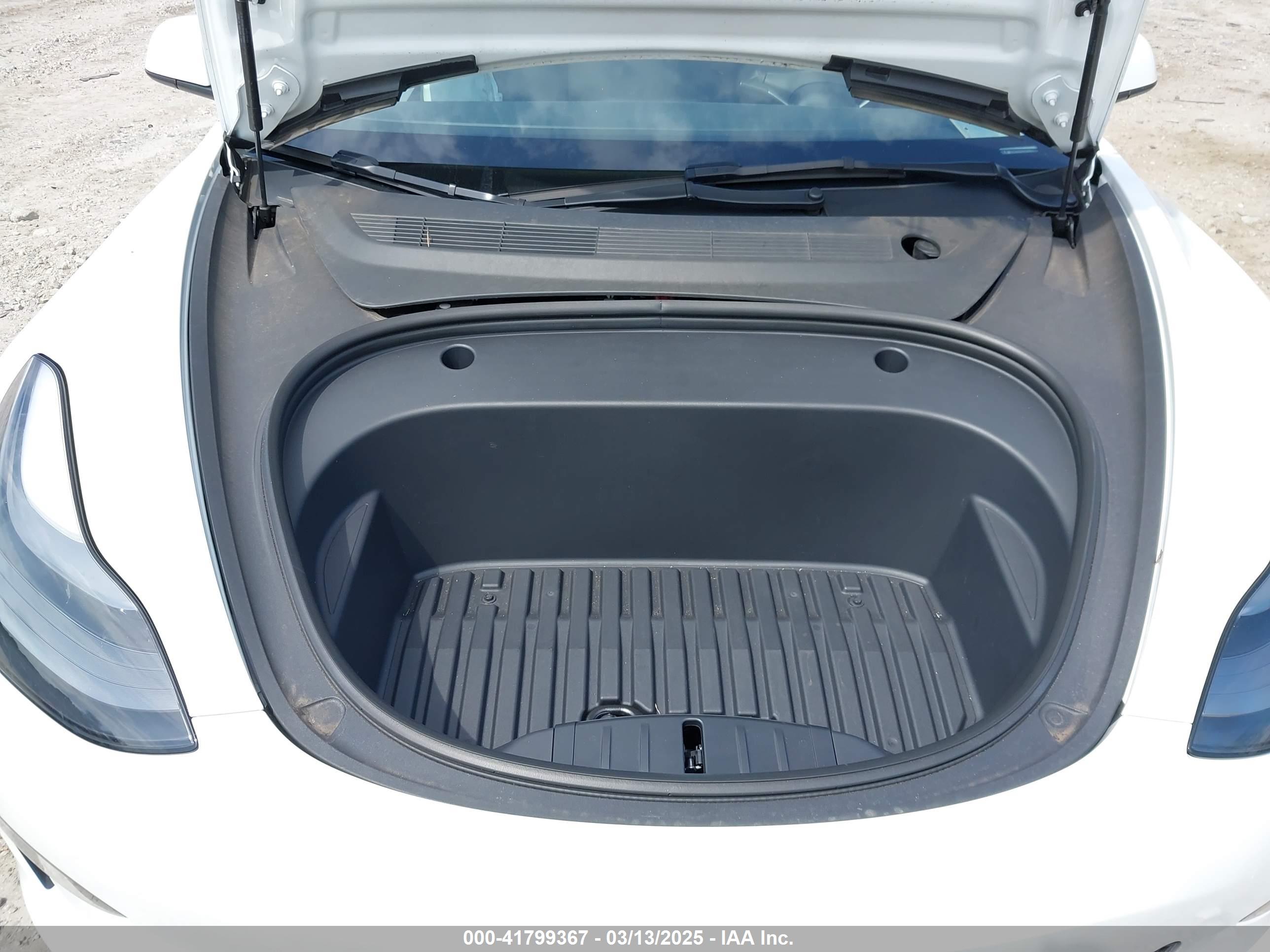 TESLA MODEL image 10