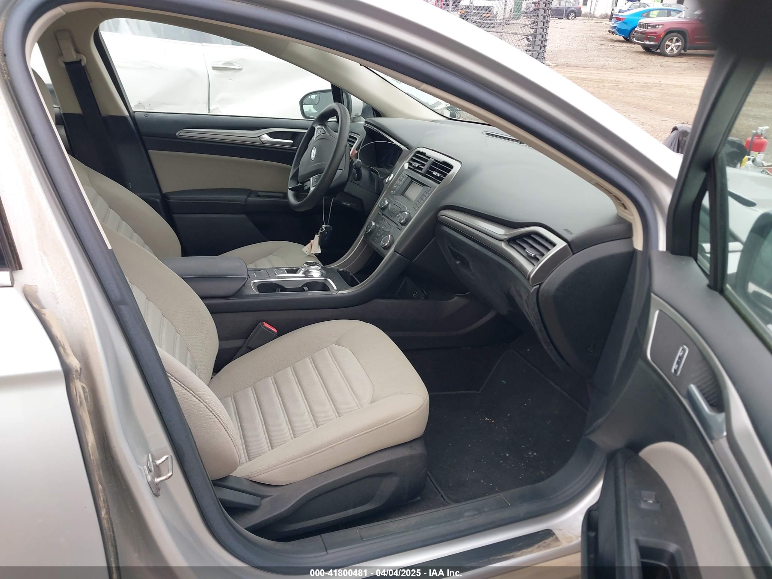 FORD FUSION image 5