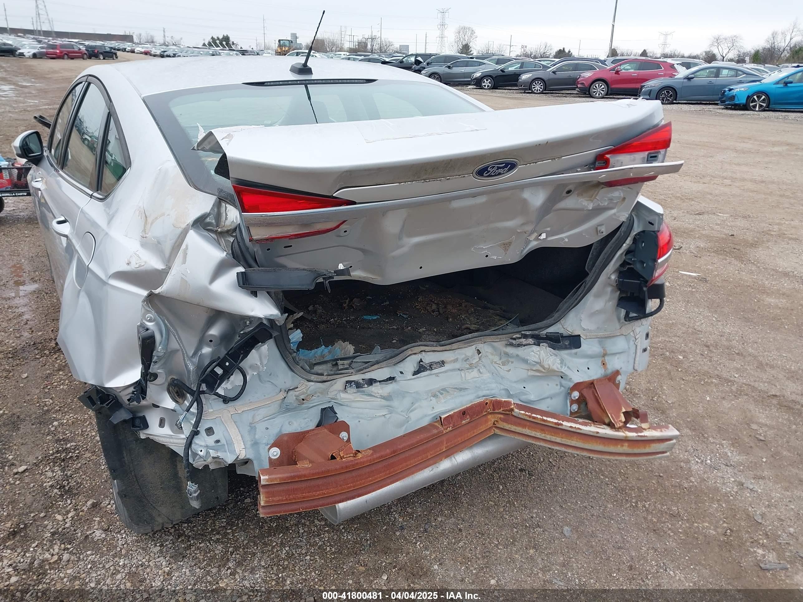 FORD FUSION image 6