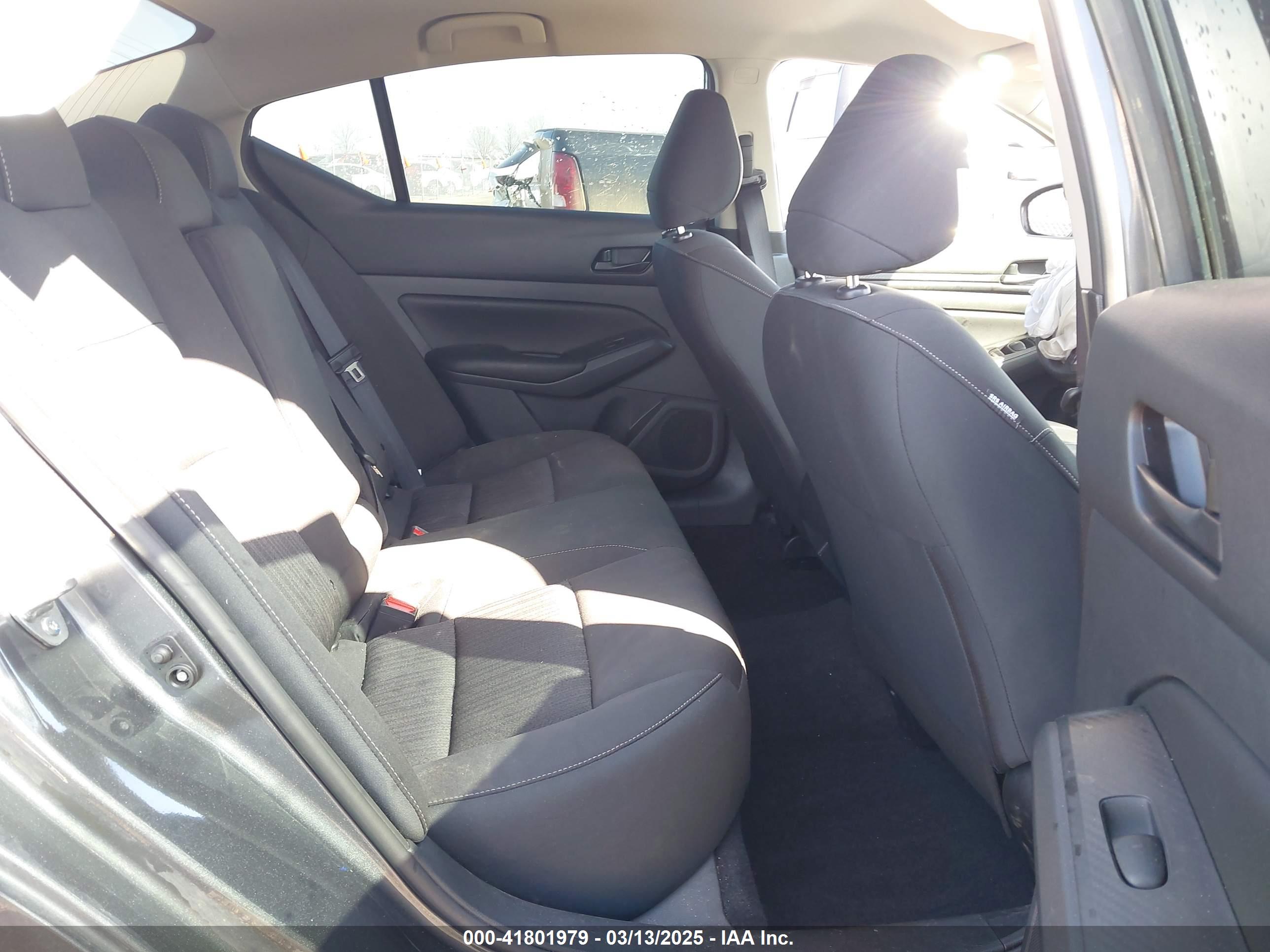 NISSAN ALTIMA image 8