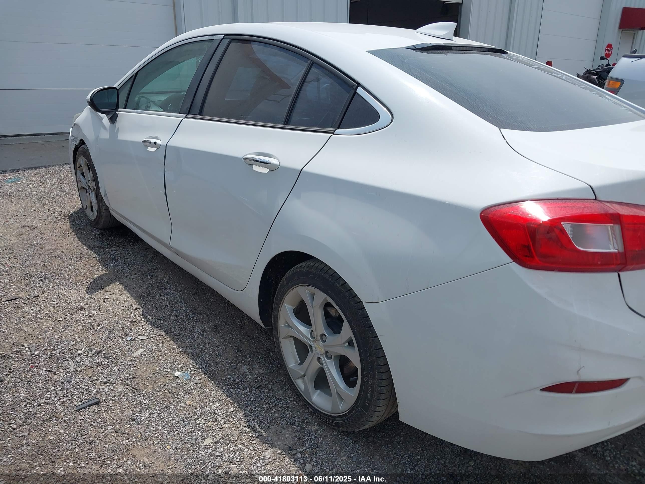 CHEVROLET CRUZE image 3
