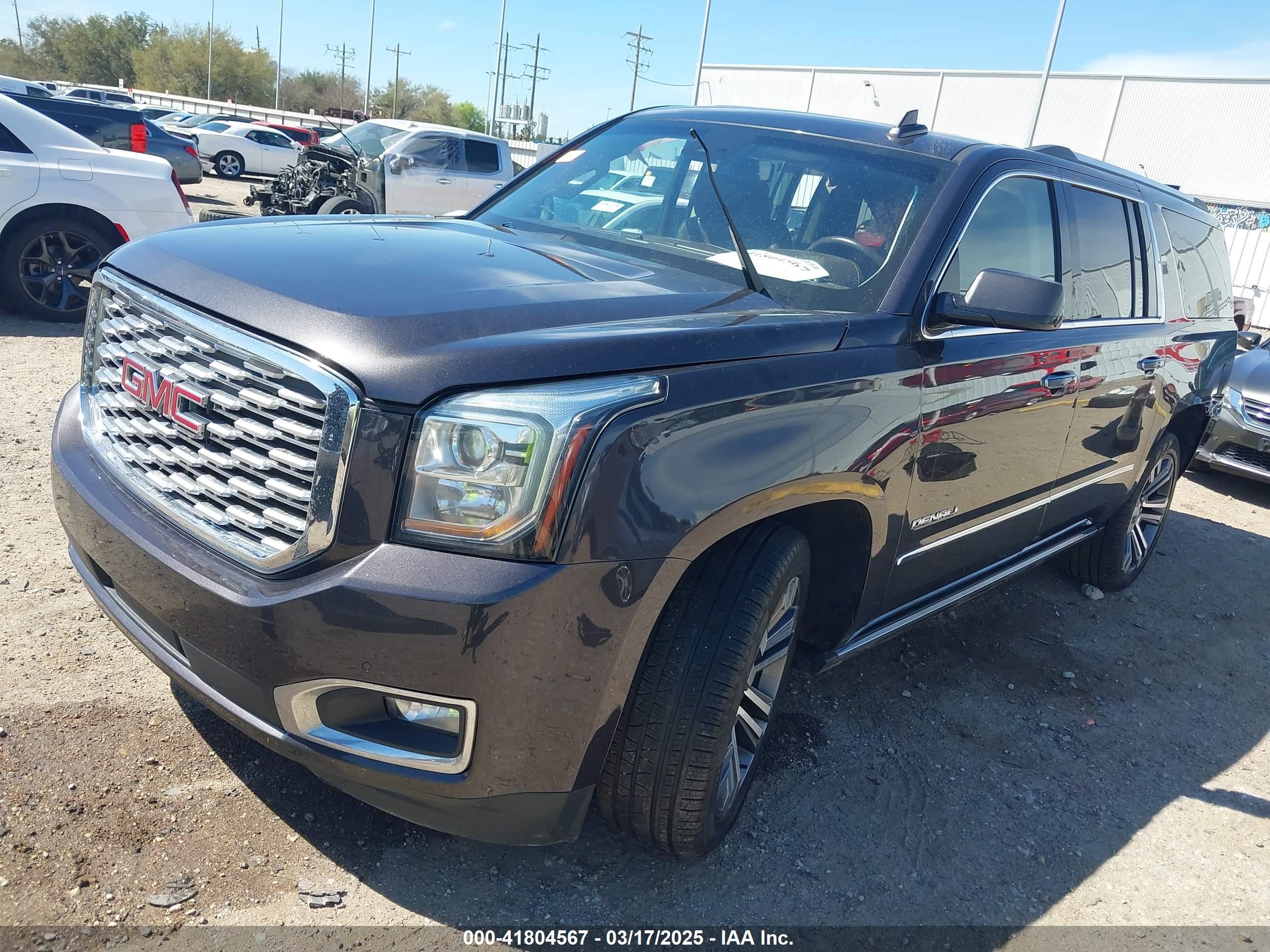 GMC YUKON image 2