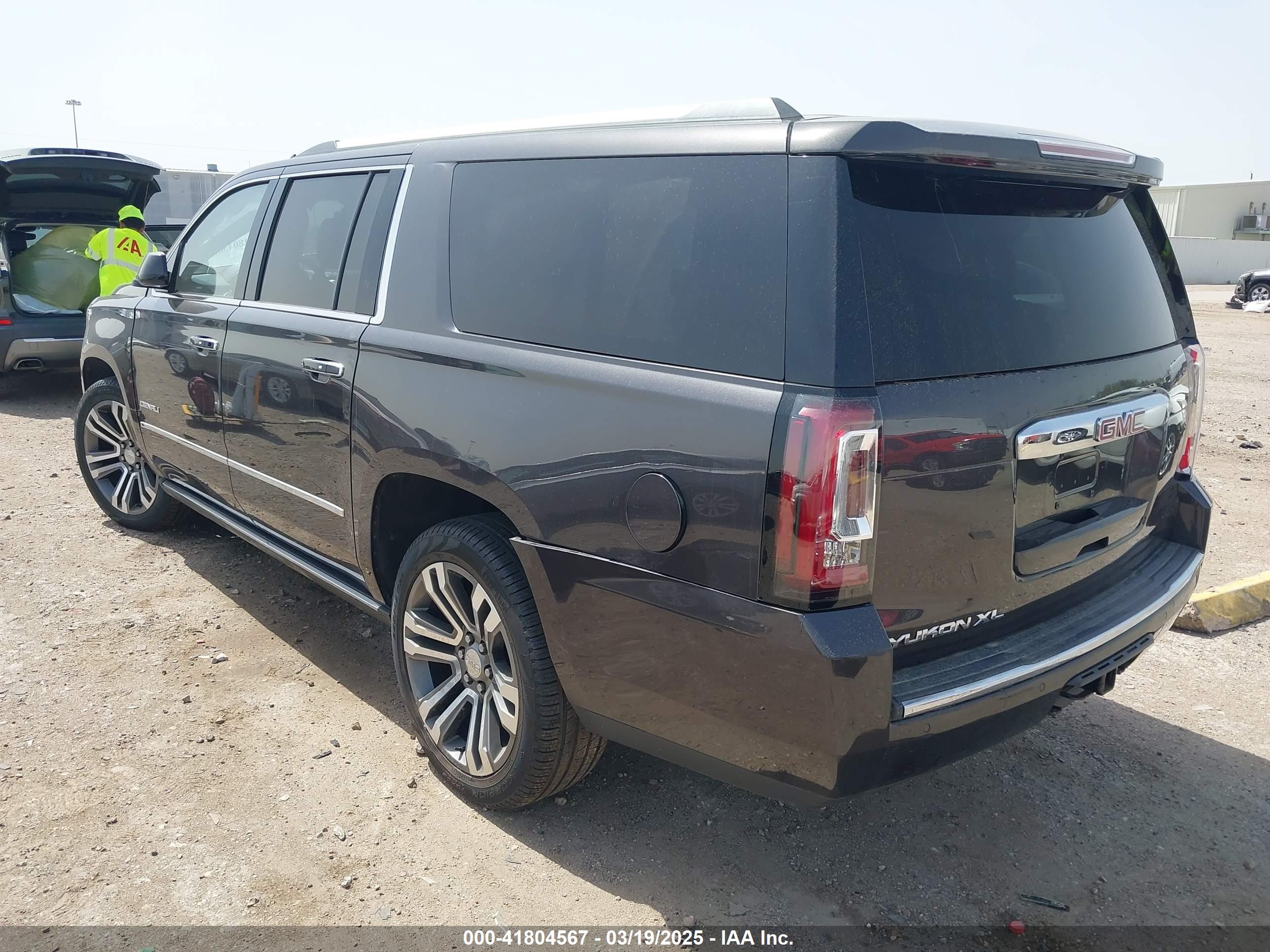 GMC YUKON image 3
