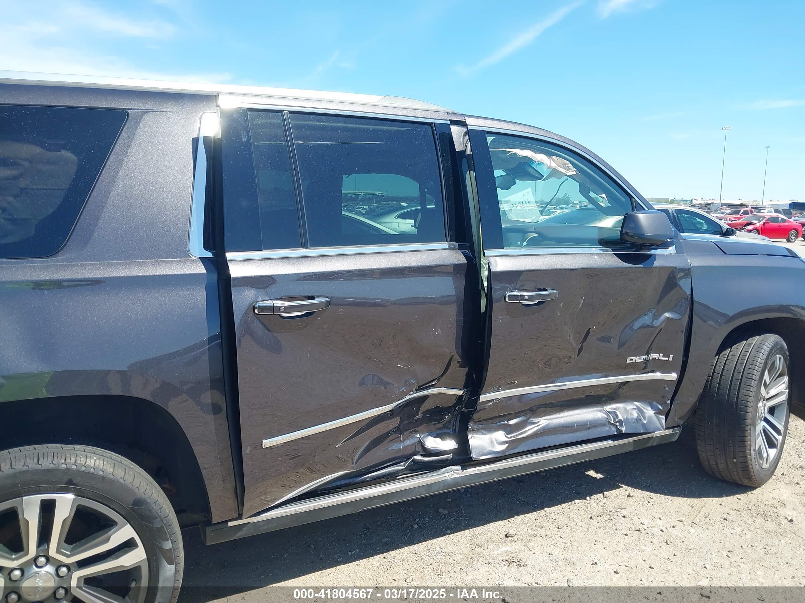 GMC YUKON image 6