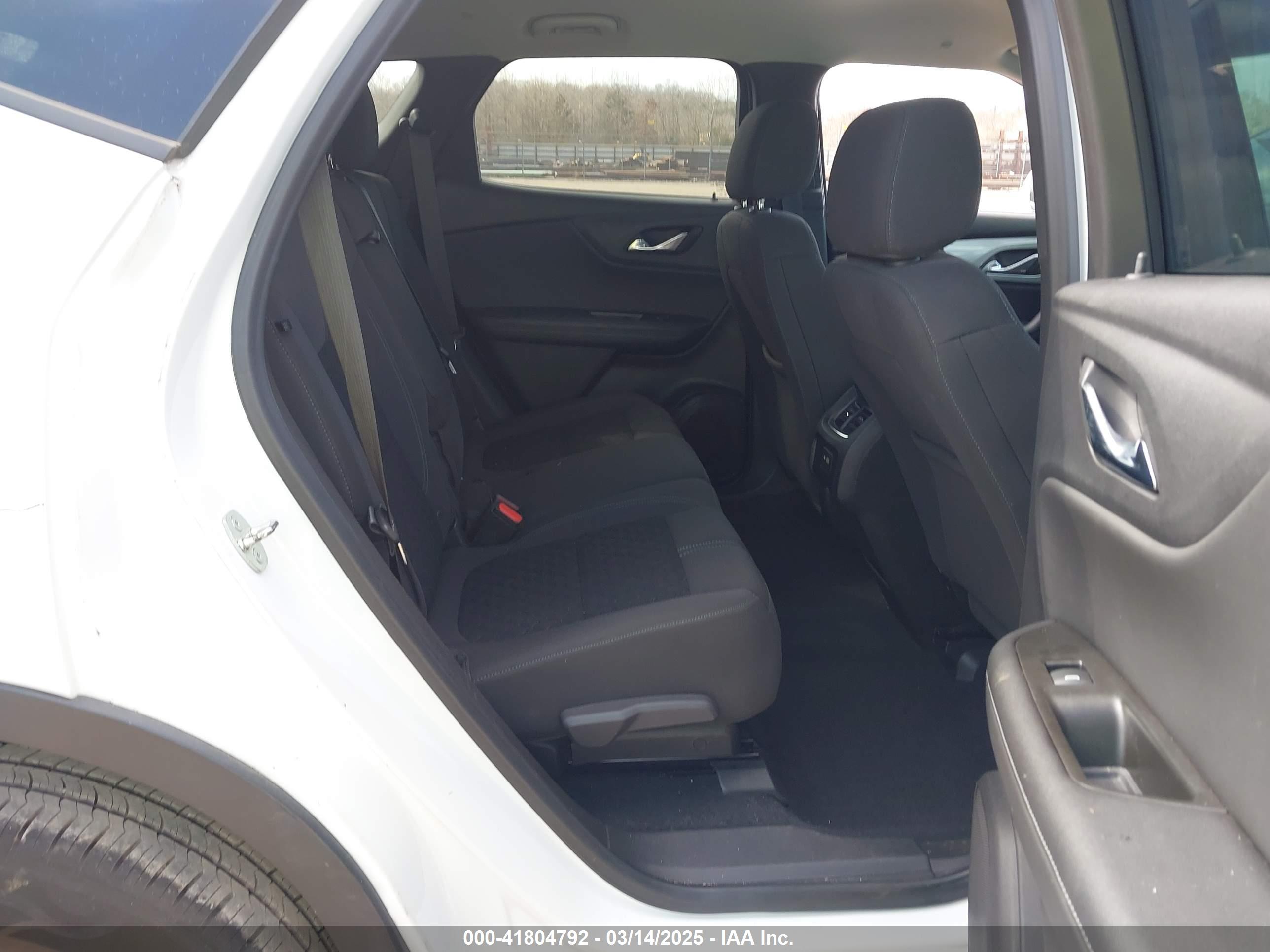 CHEVROLET BLAZER image 8