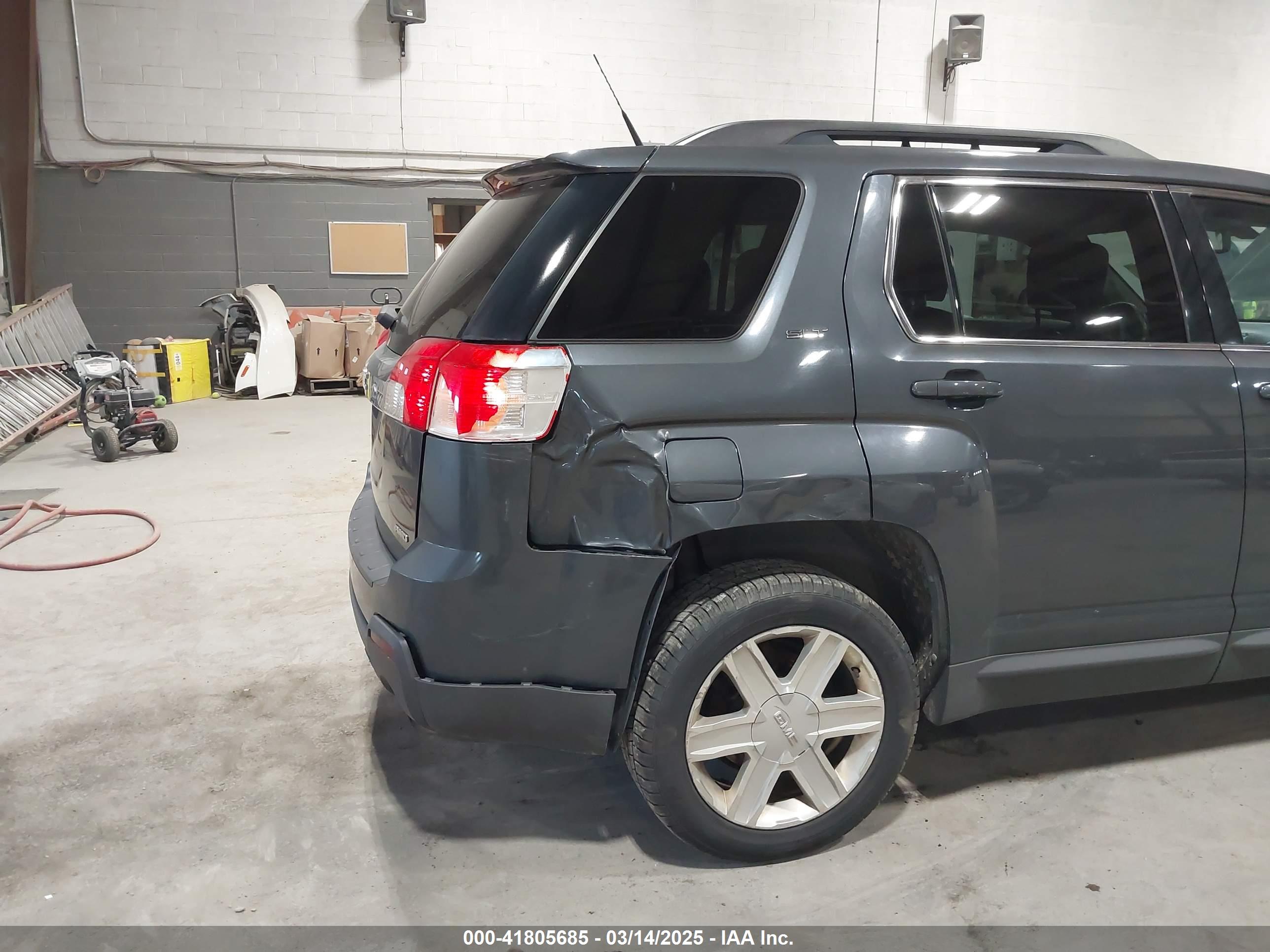 GMC TERRAIN image 6