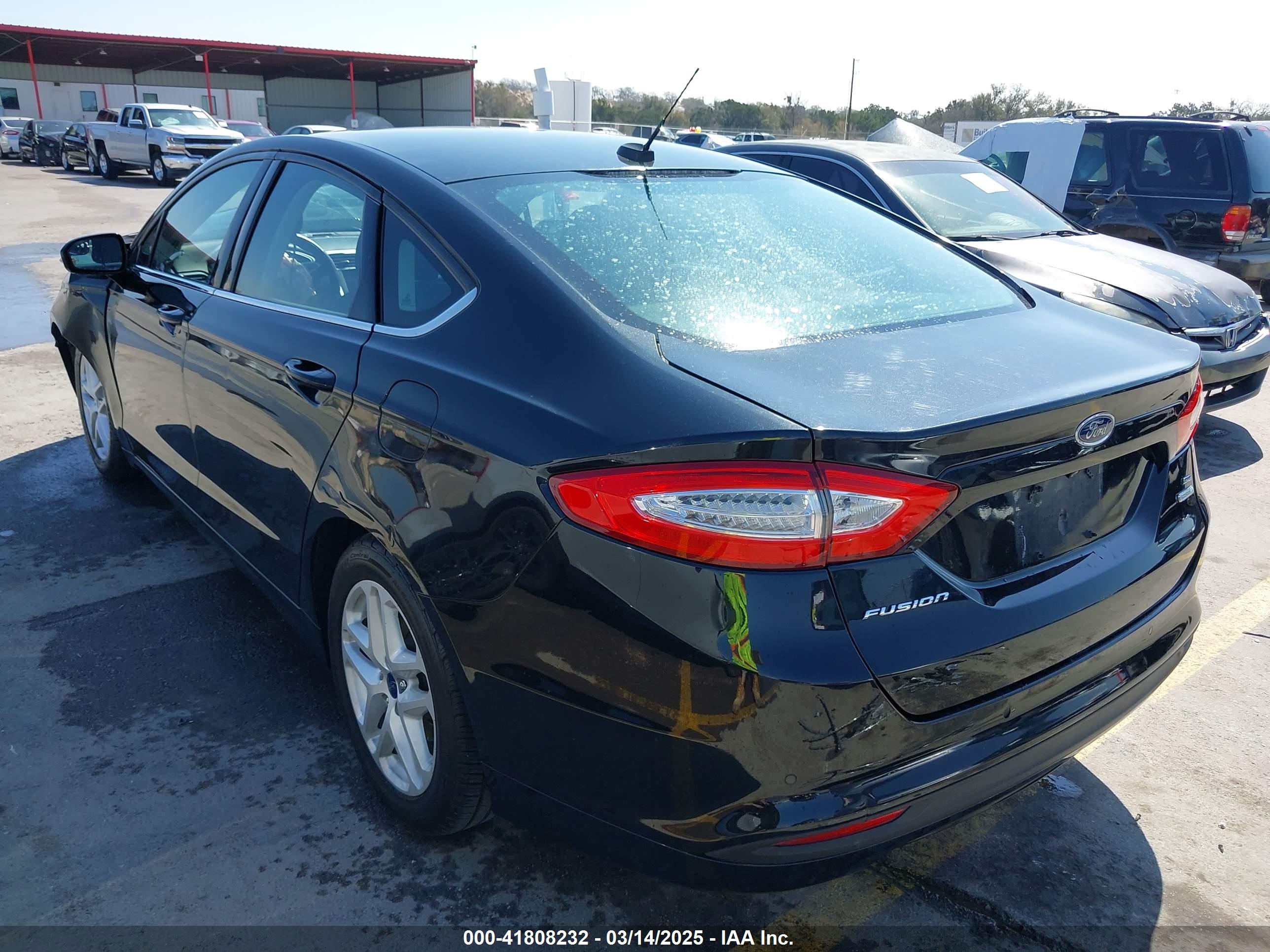 FORD FUSION image 3