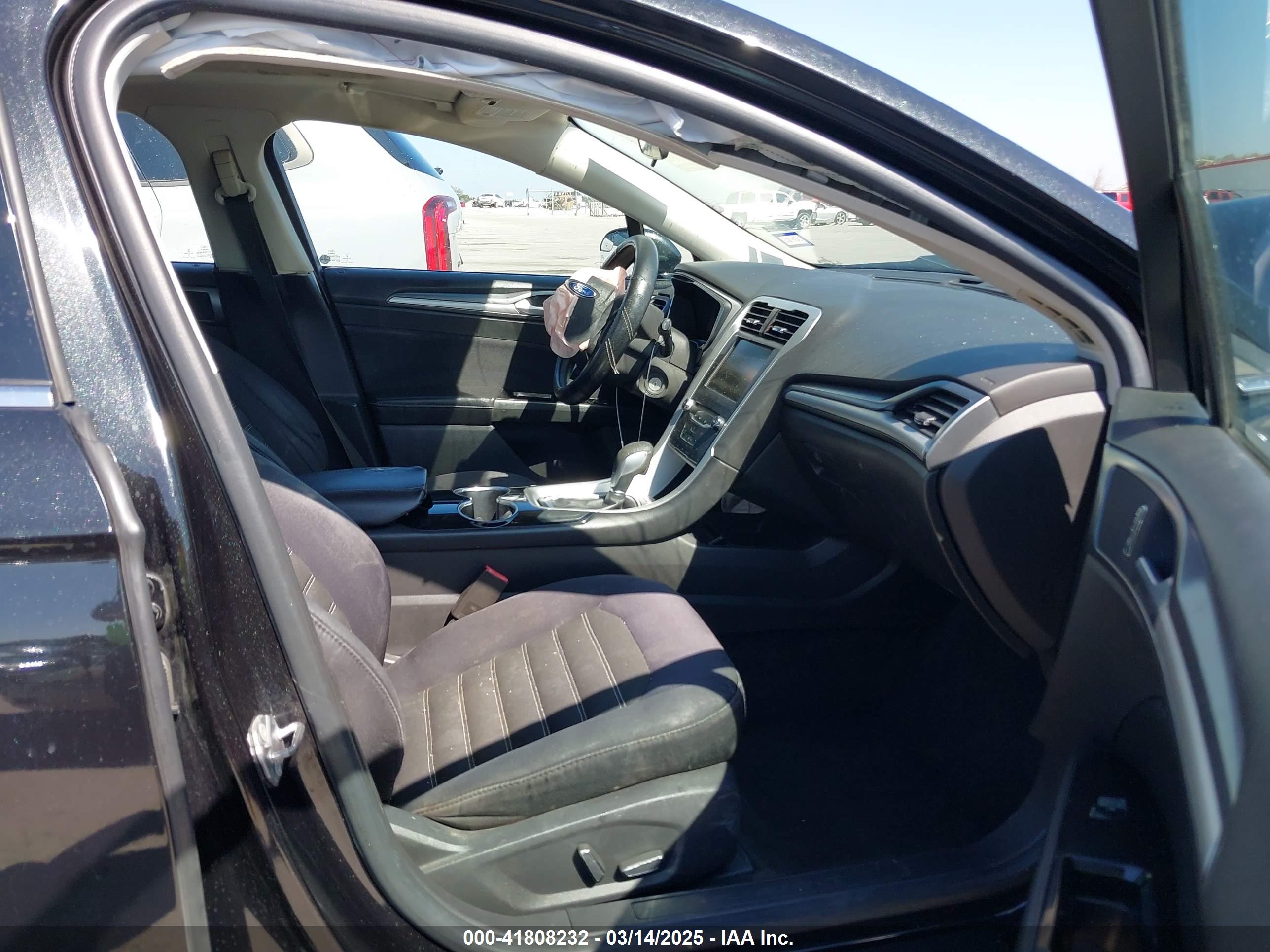 FORD FUSION image 5