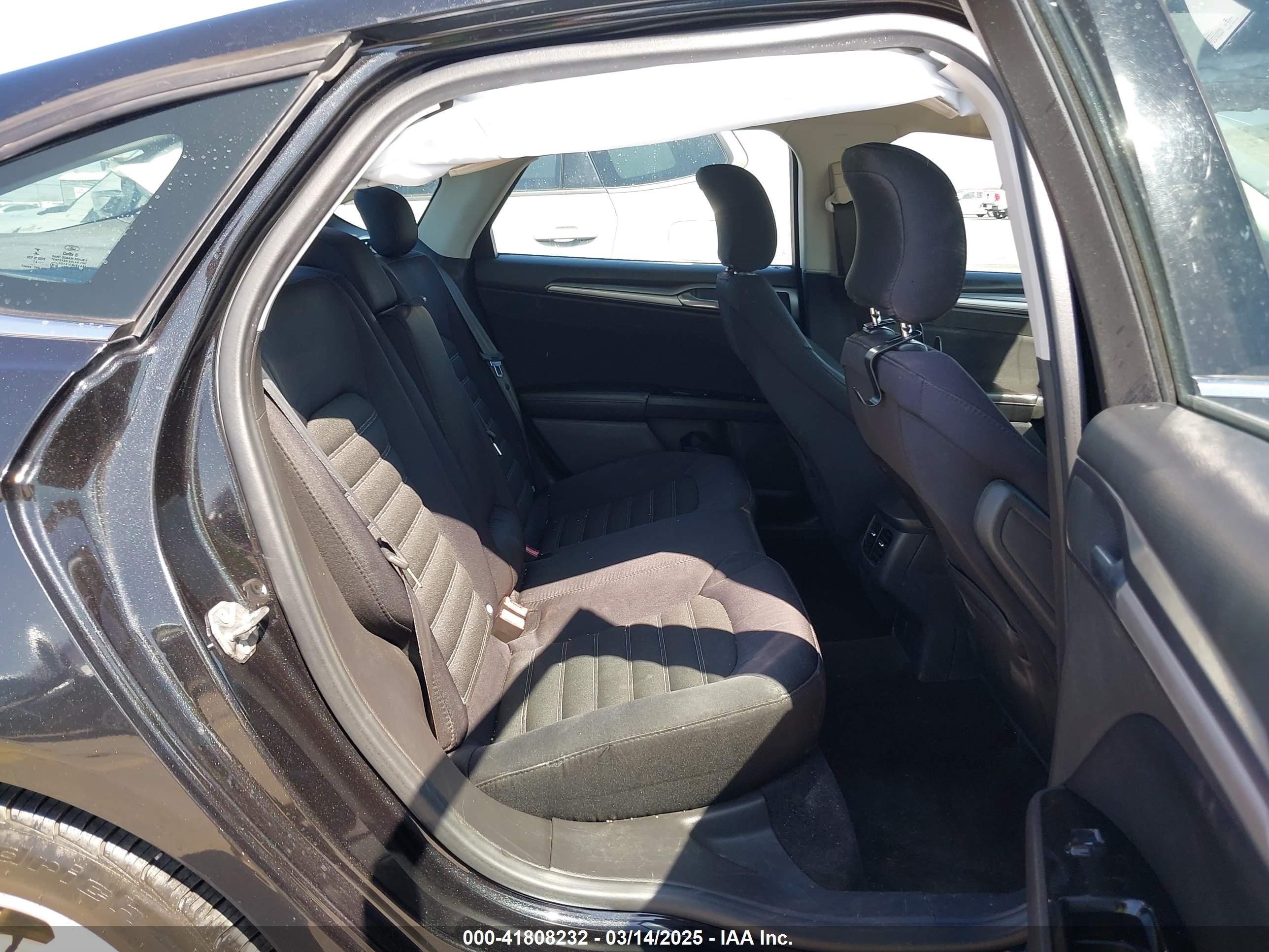 FORD FUSION image 8