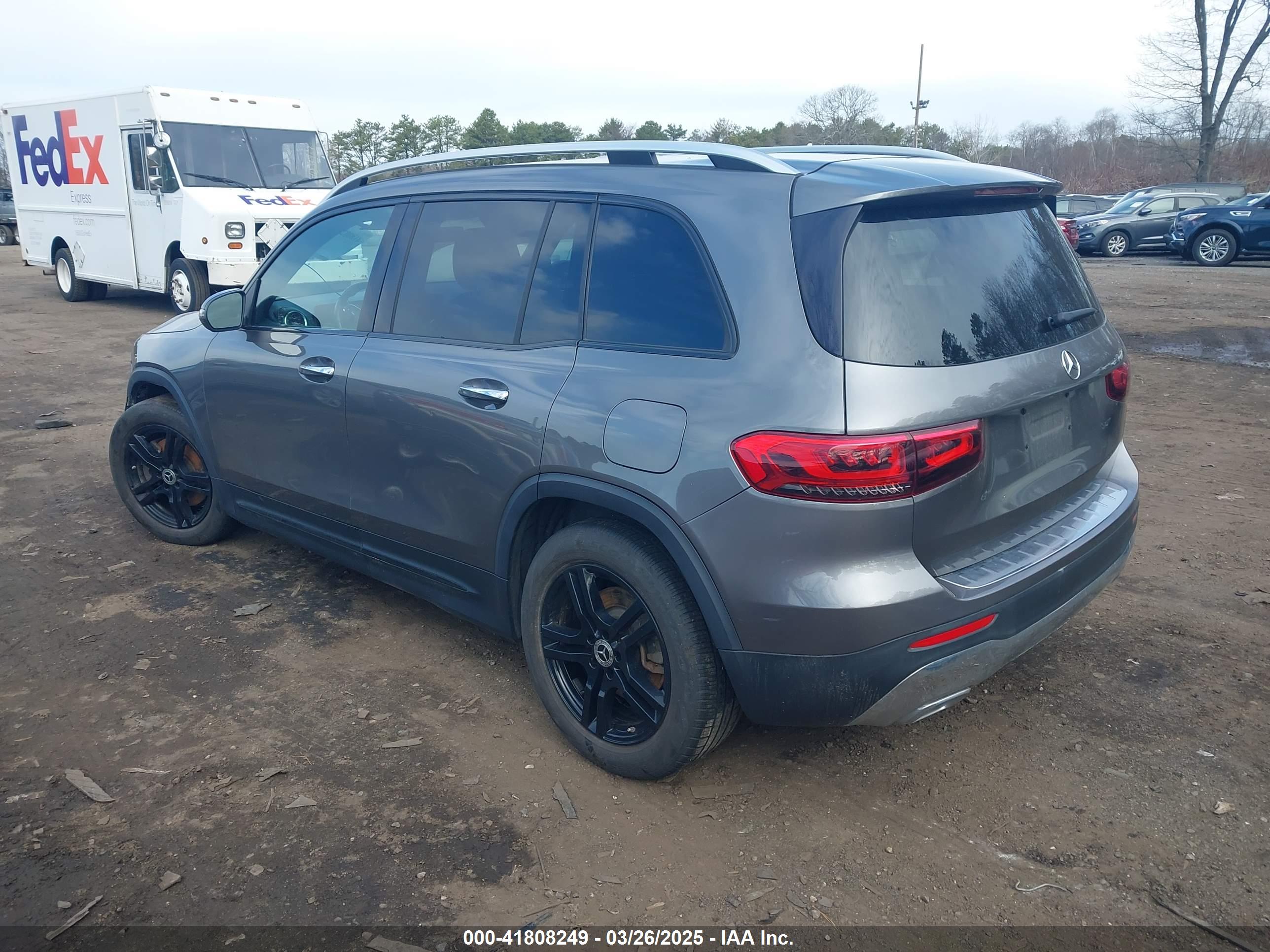 MERCEDES-BENZ GLB image 3