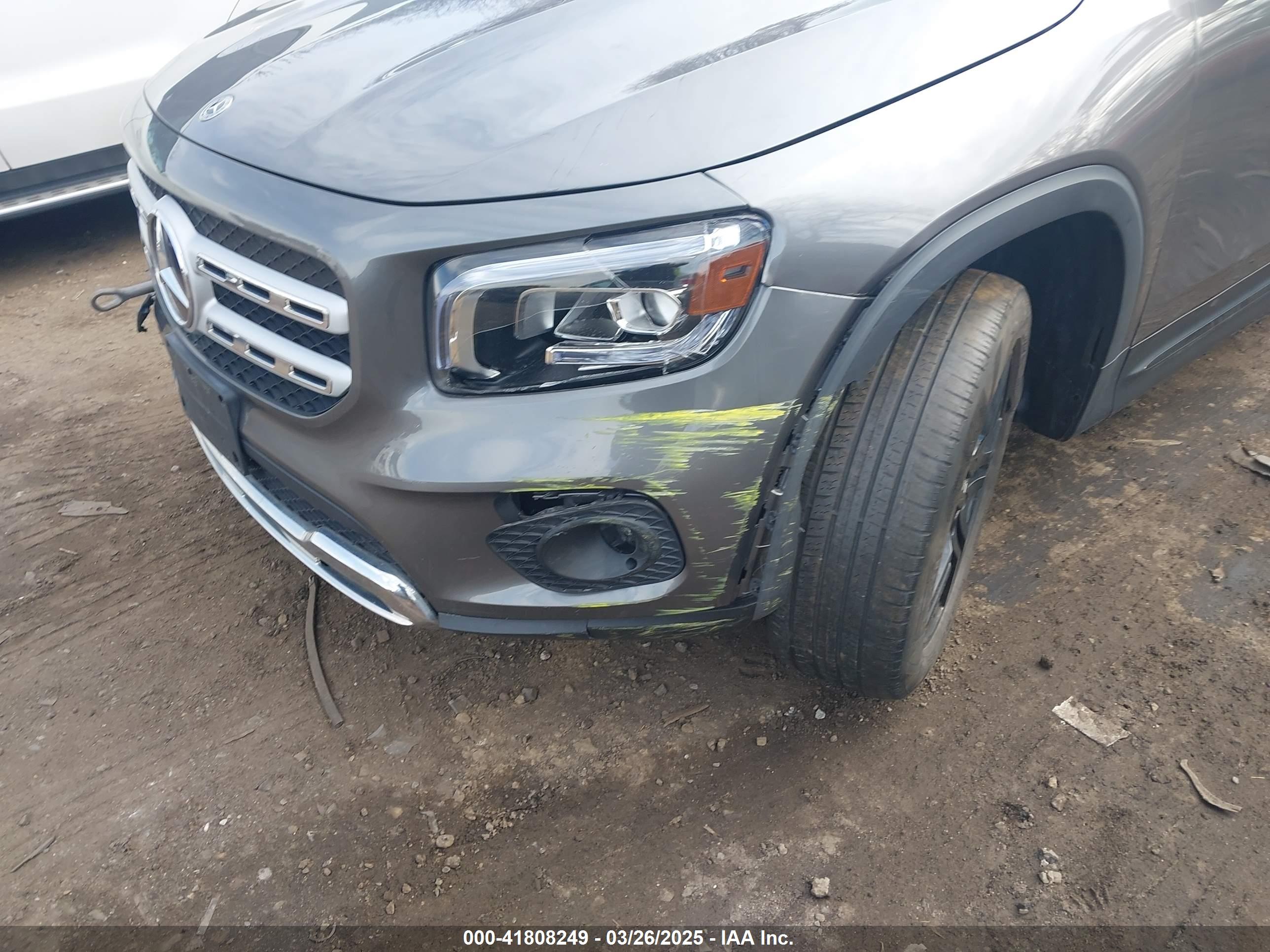 MERCEDES-BENZ GLB image 6