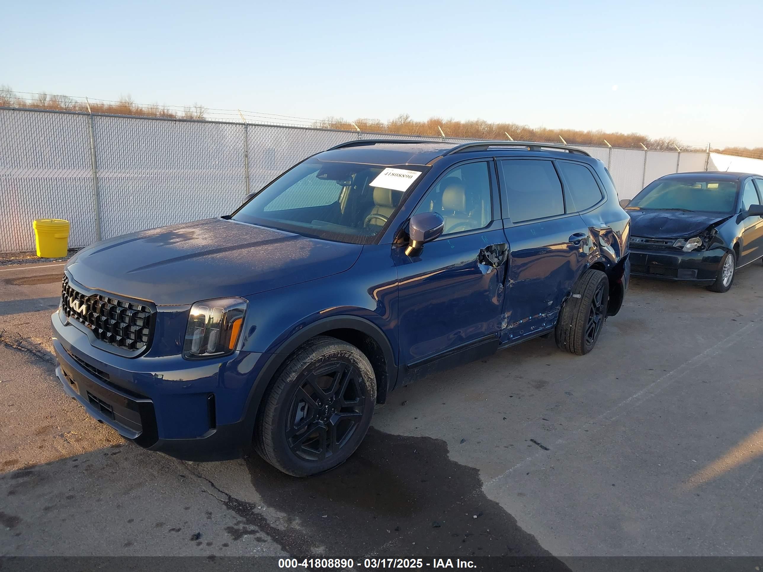 KIA TELLURIDE image 2