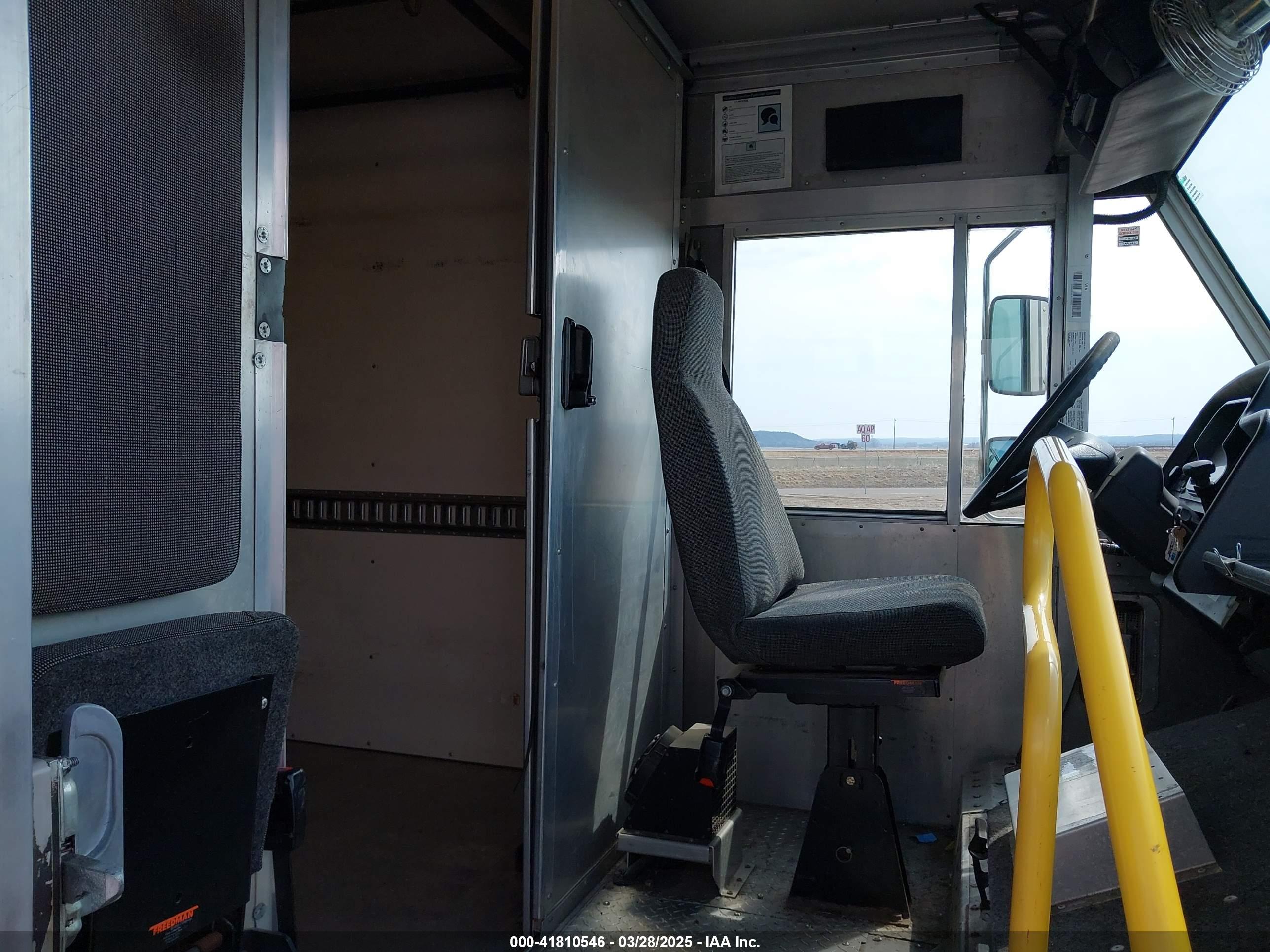 FREIGHTLINER MT45G image 8