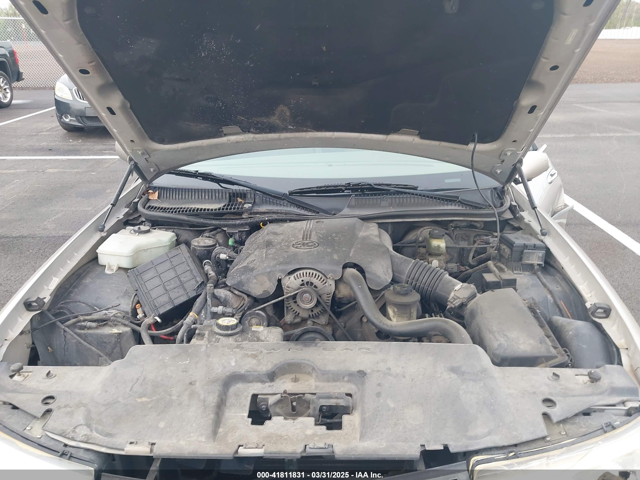 LINCOLN TOWN image 10