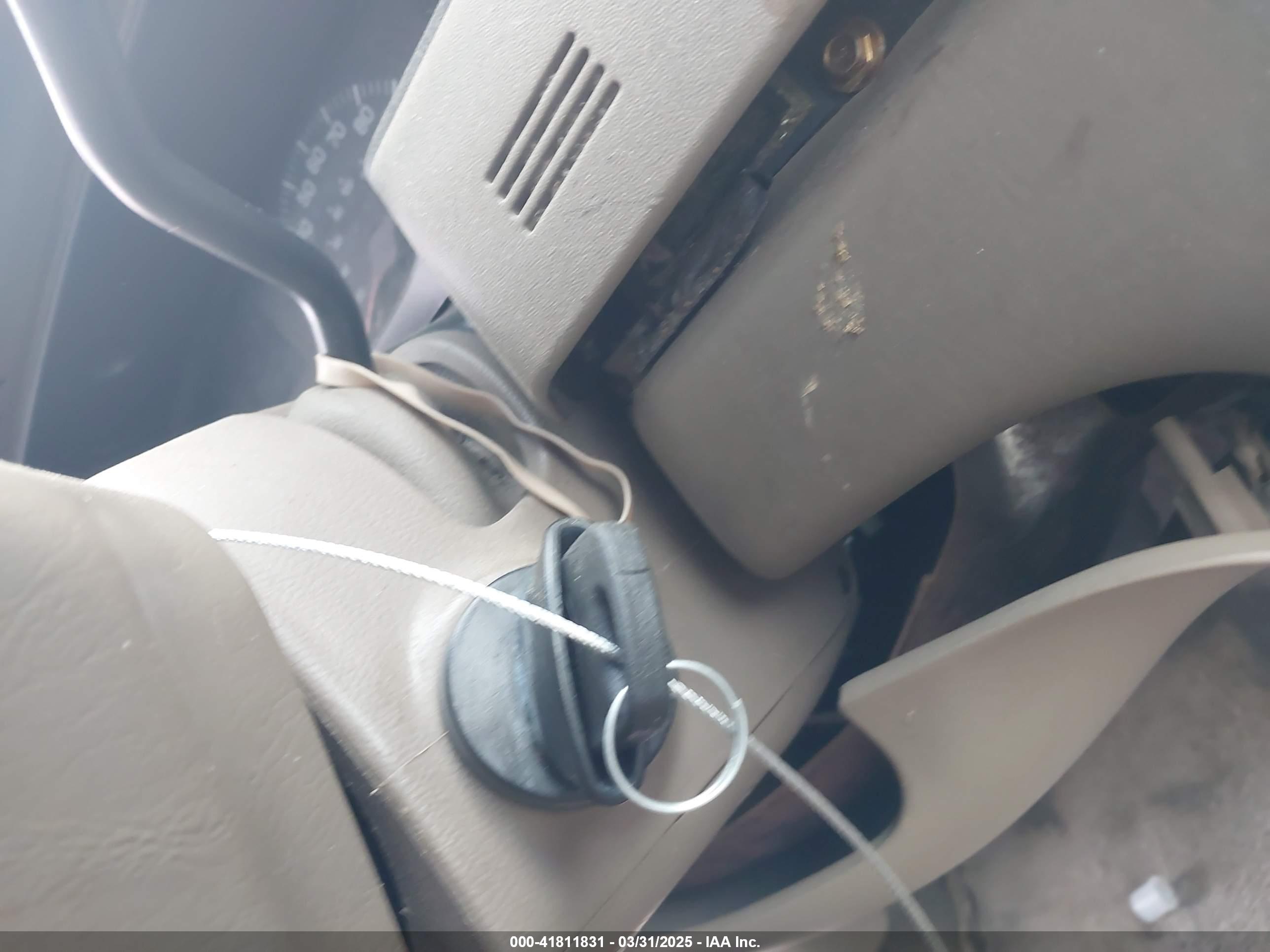 LINCOLN TOWN image 11