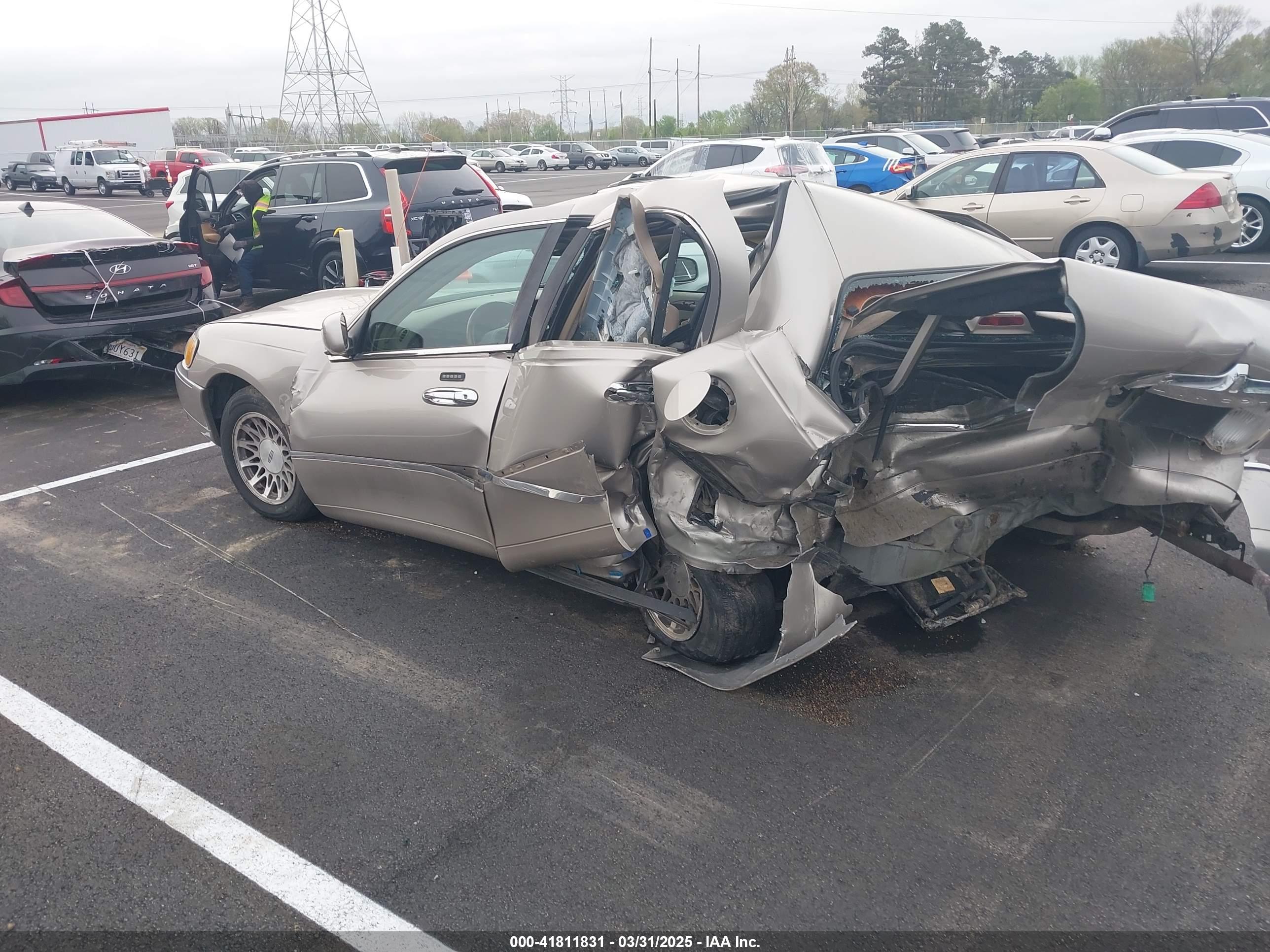LINCOLN TOWN image 3