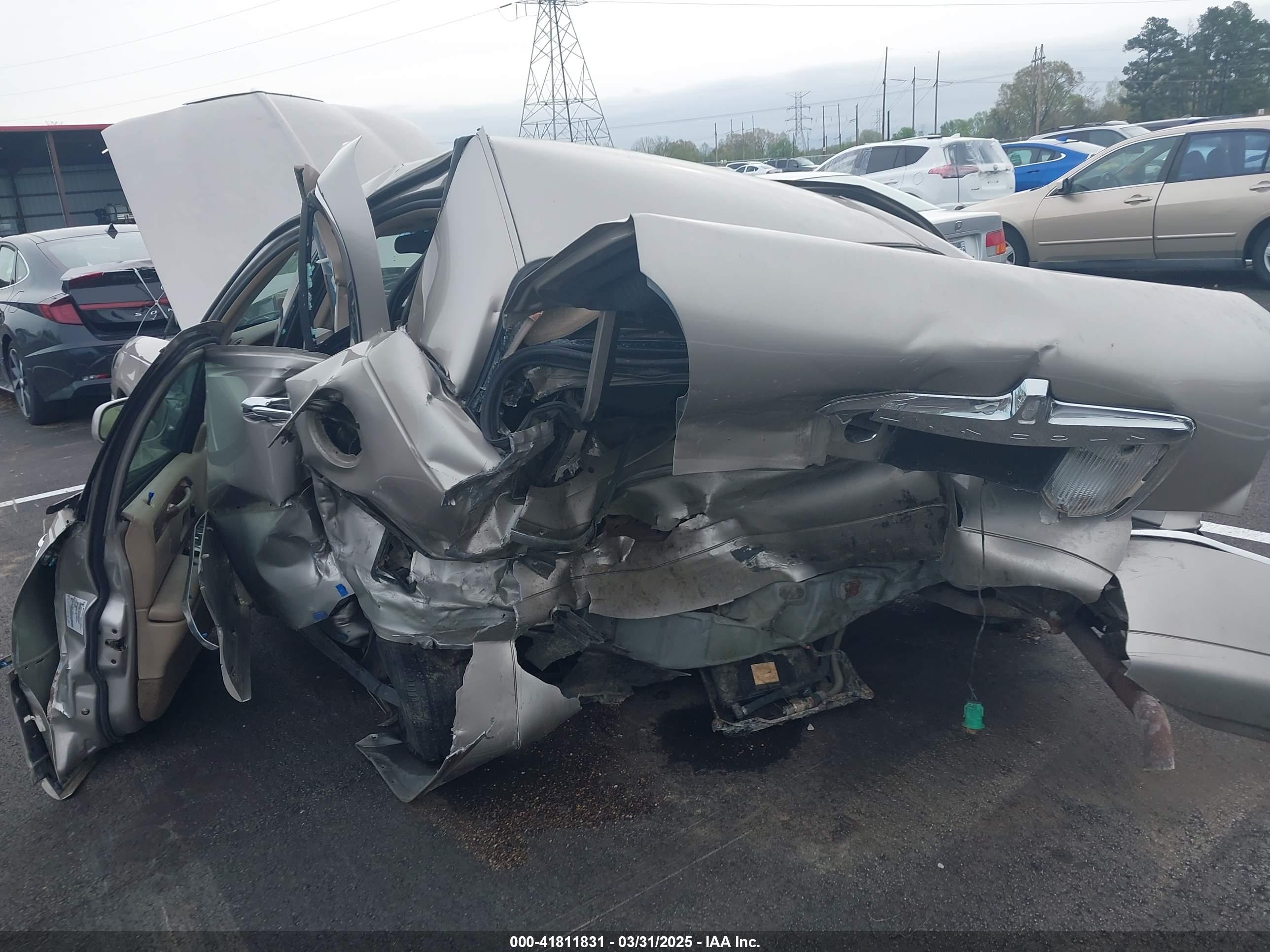 LINCOLN TOWN image 6