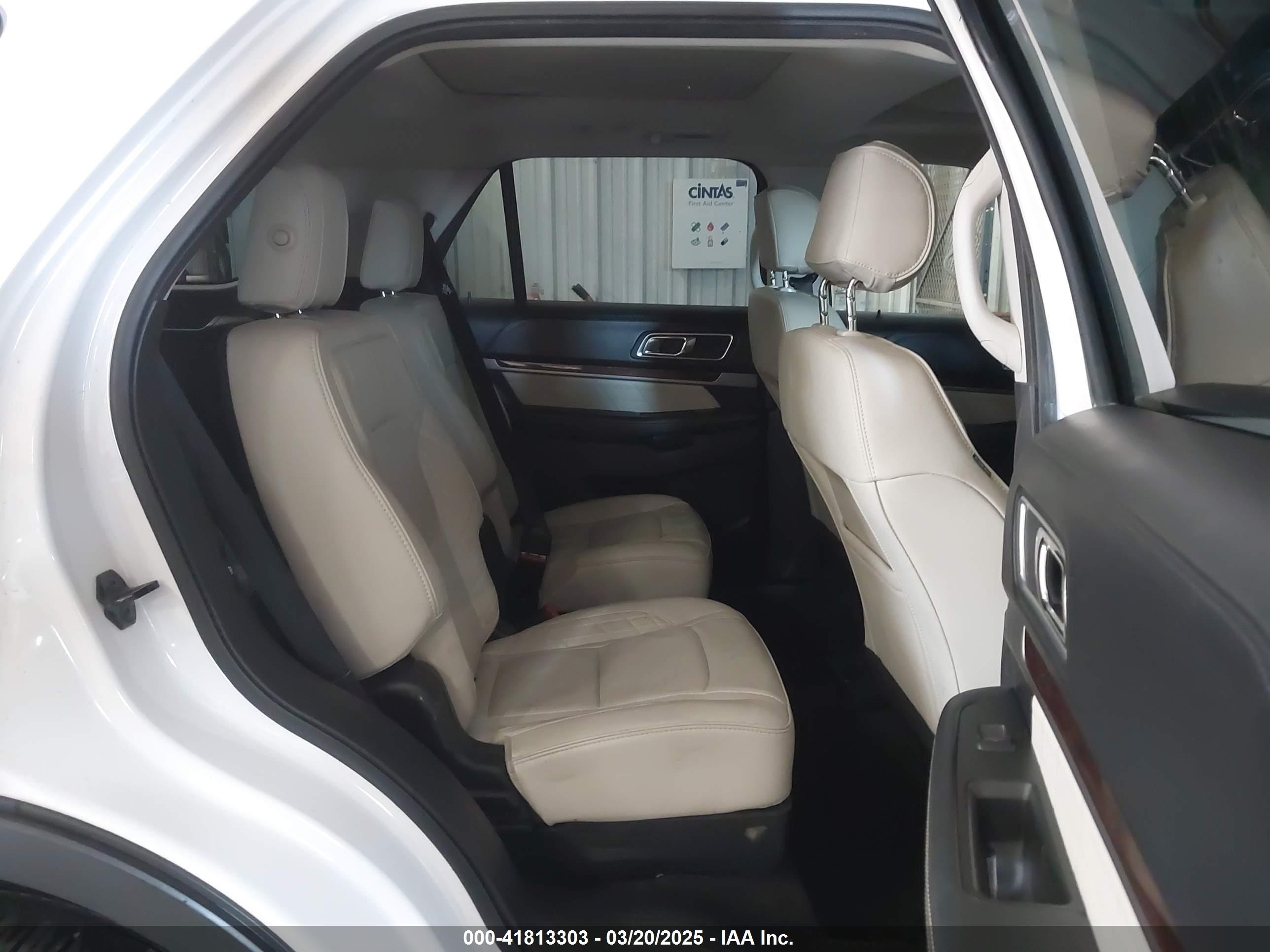 FORD EXPLORER image 8