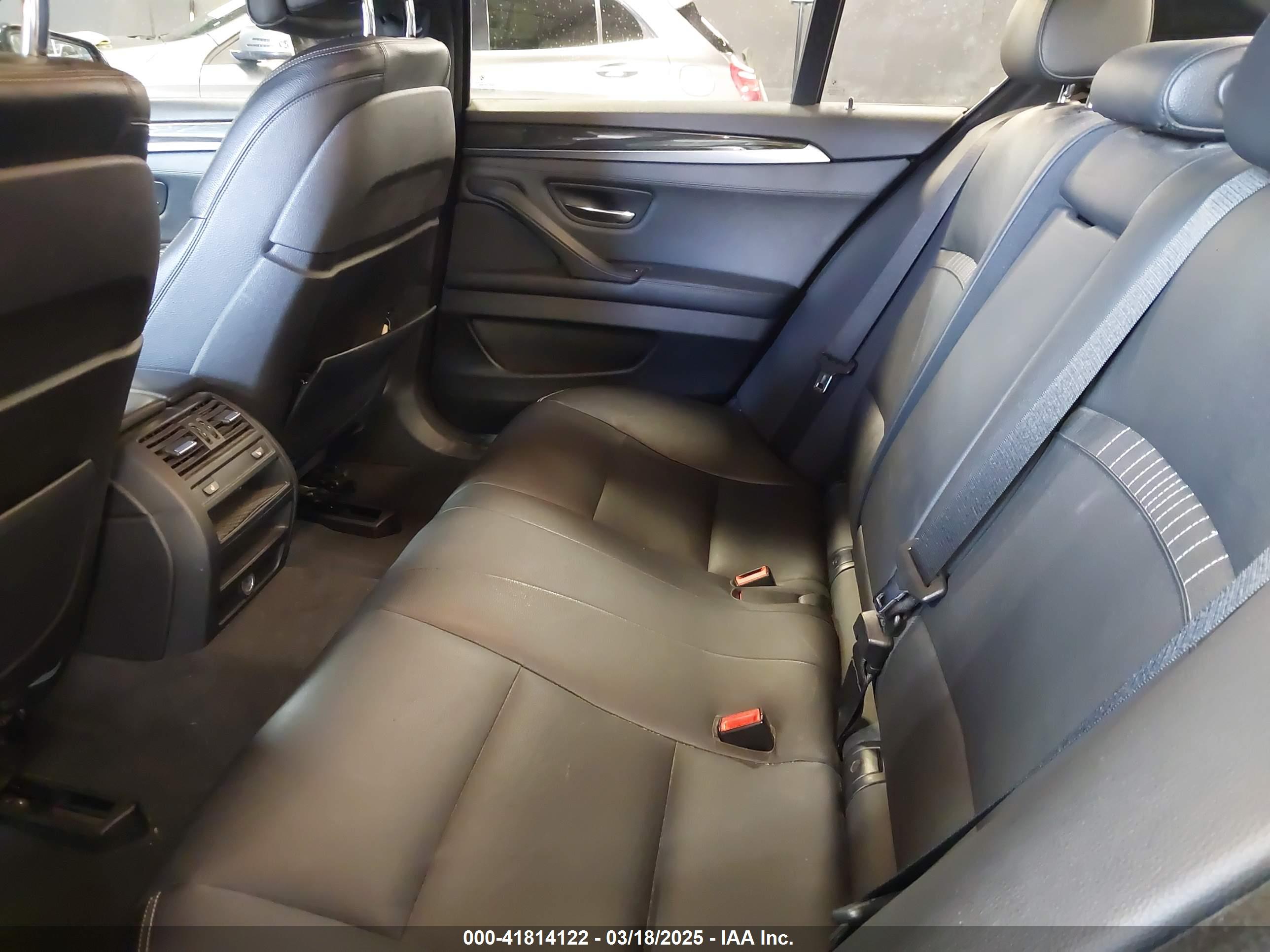 BMW 550I image 8