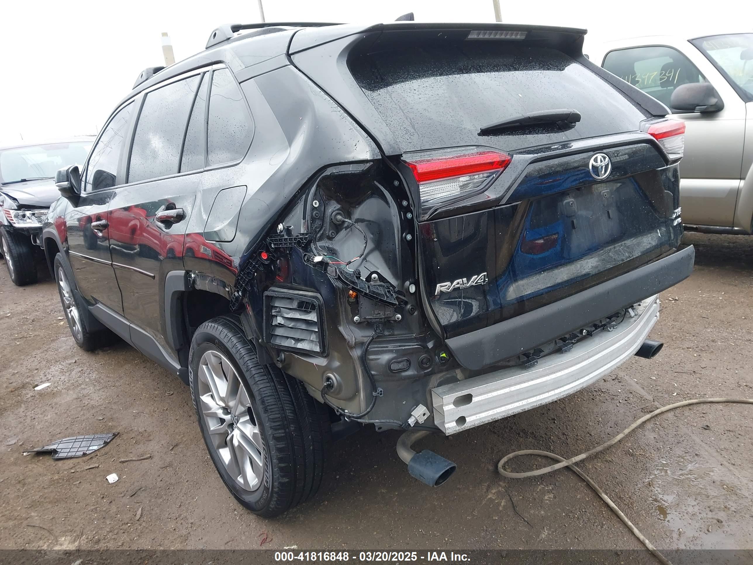 TOYOTA RAV4 image 3