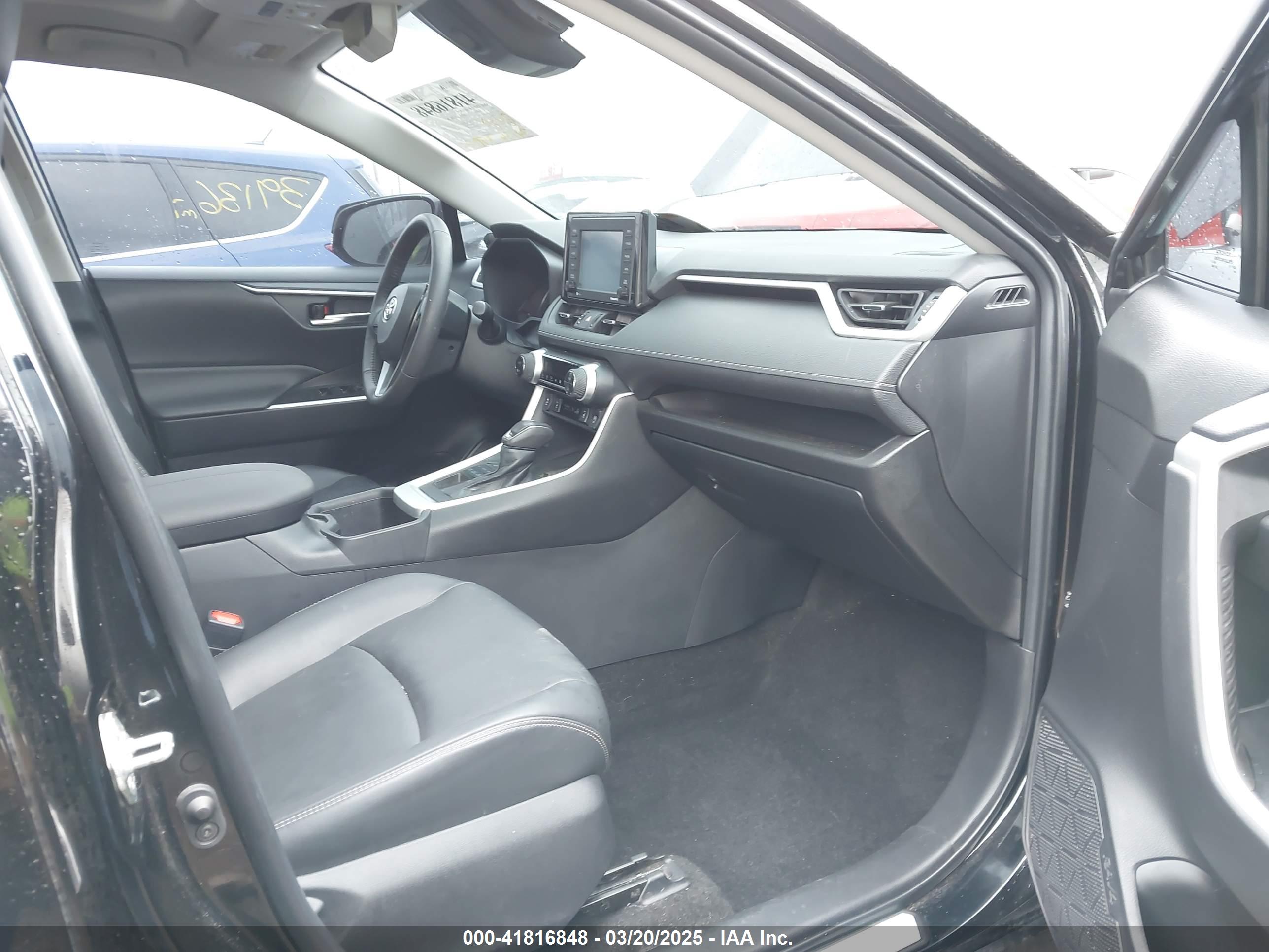 TOYOTA RAV4 image 5