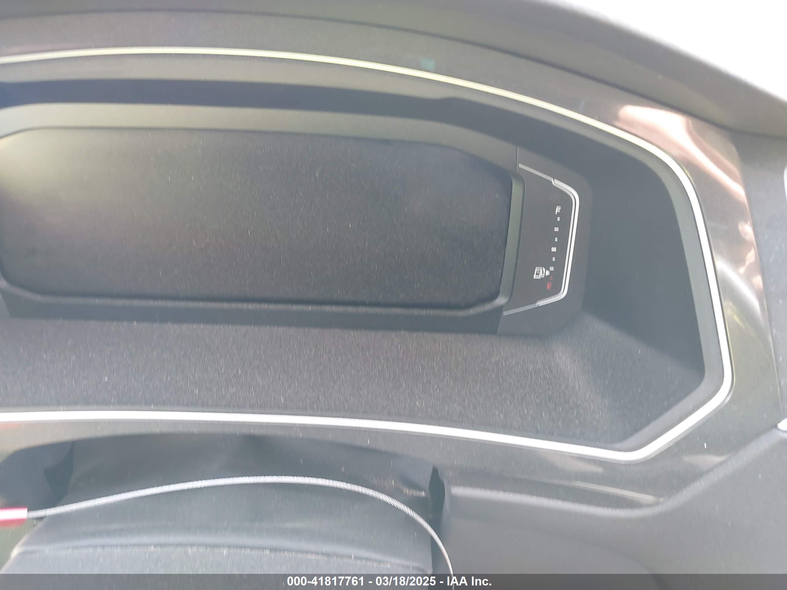 VOLKSWAGEN TIGUAN image 7