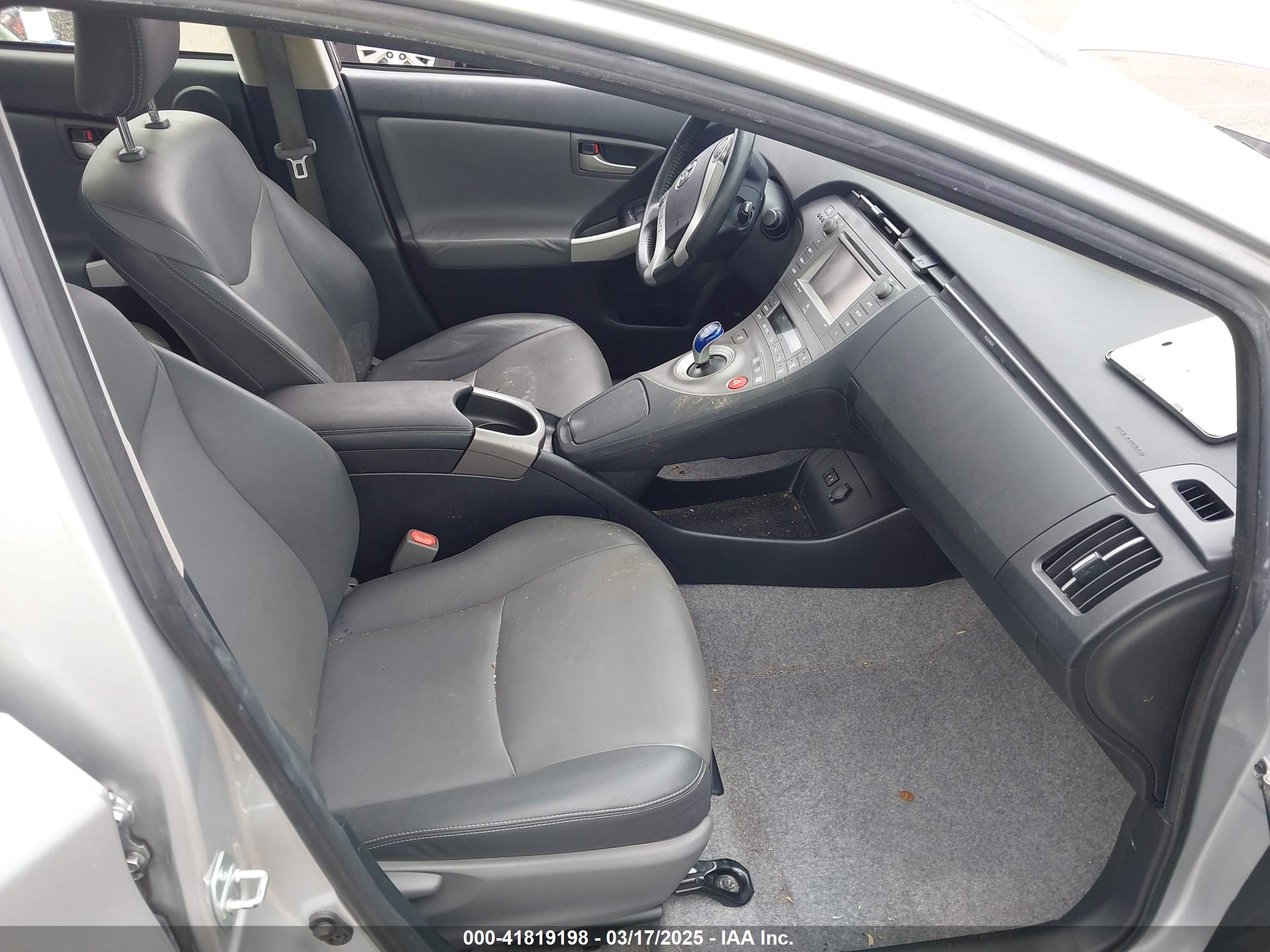 TOYOTA PRIUS image 5