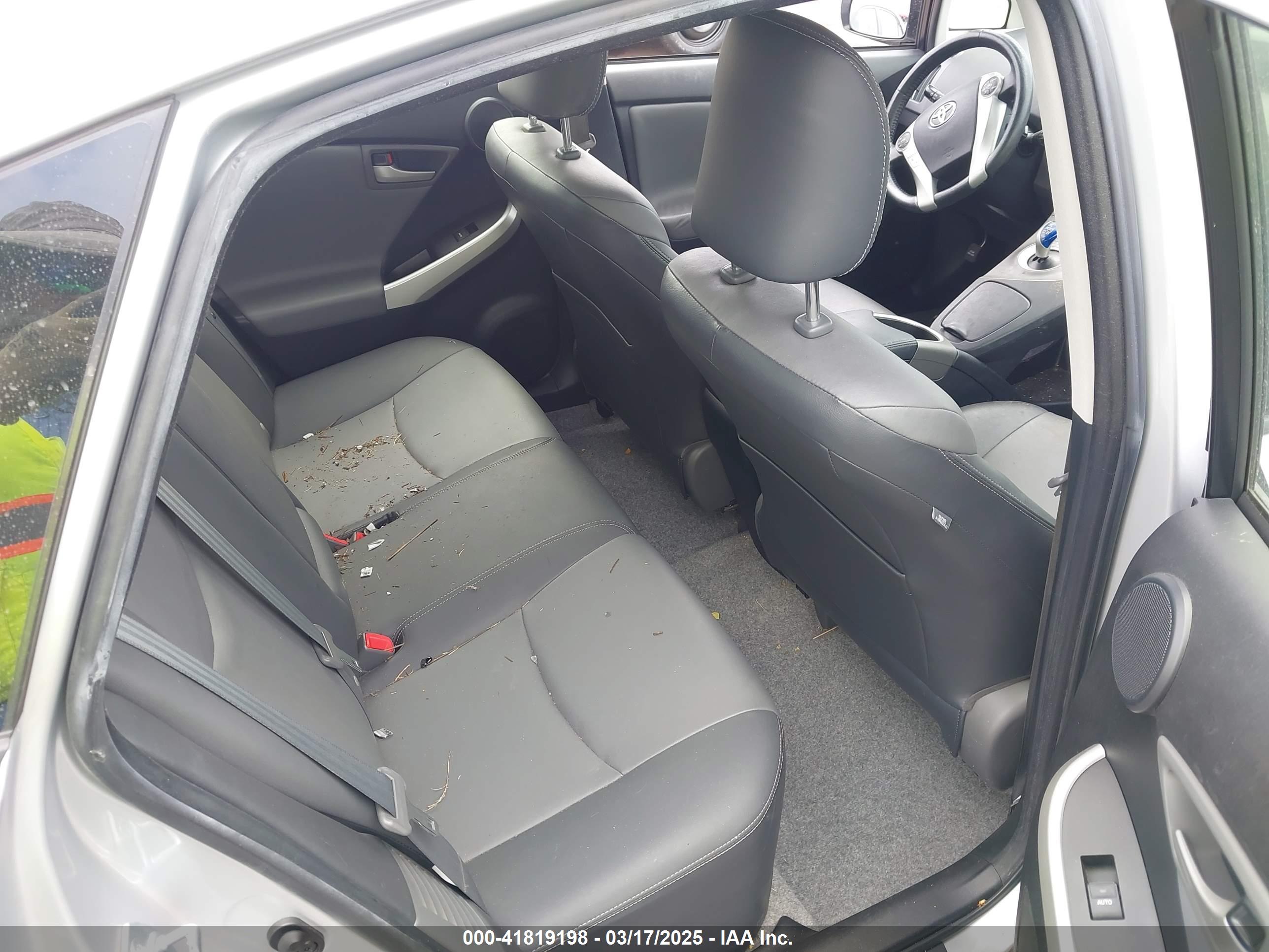 TOYOTA PRIUS image 8