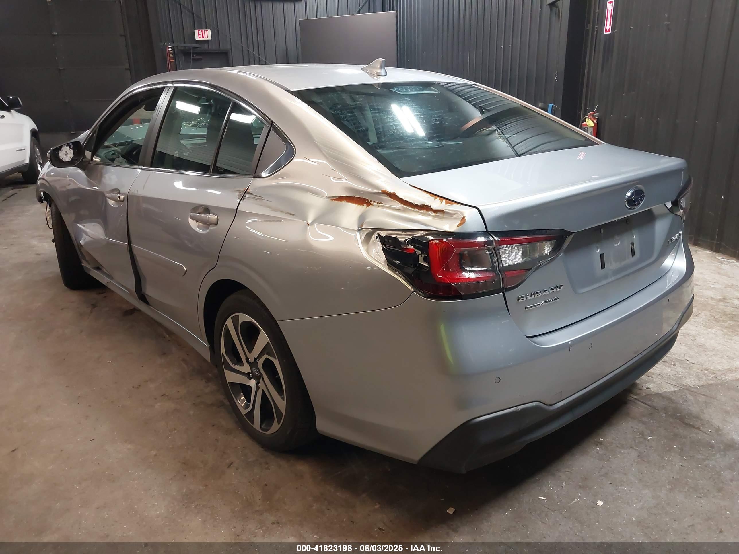 SUBARU LEGACY image 3