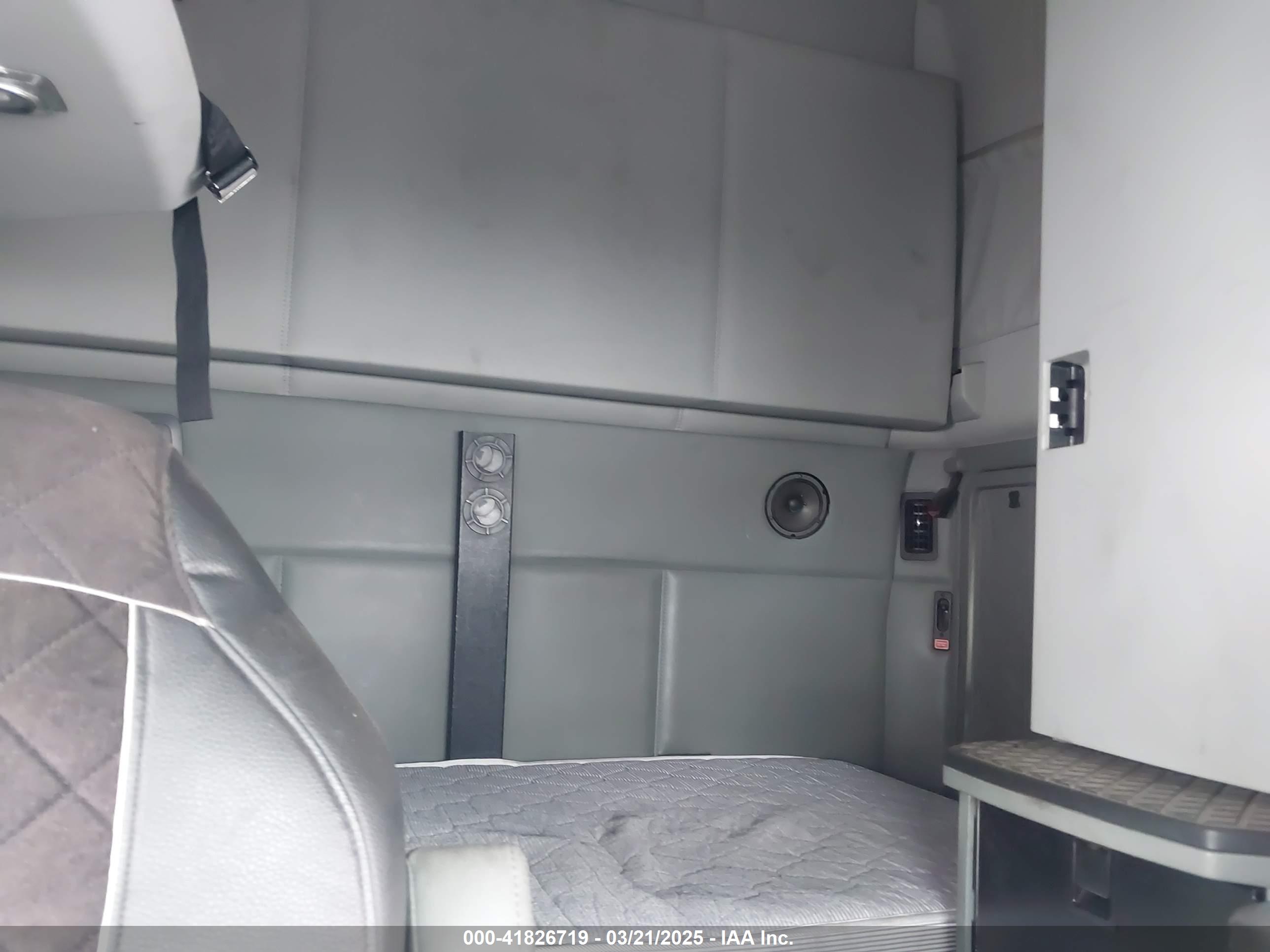 KENWORTH CONSTRUCTION image 7