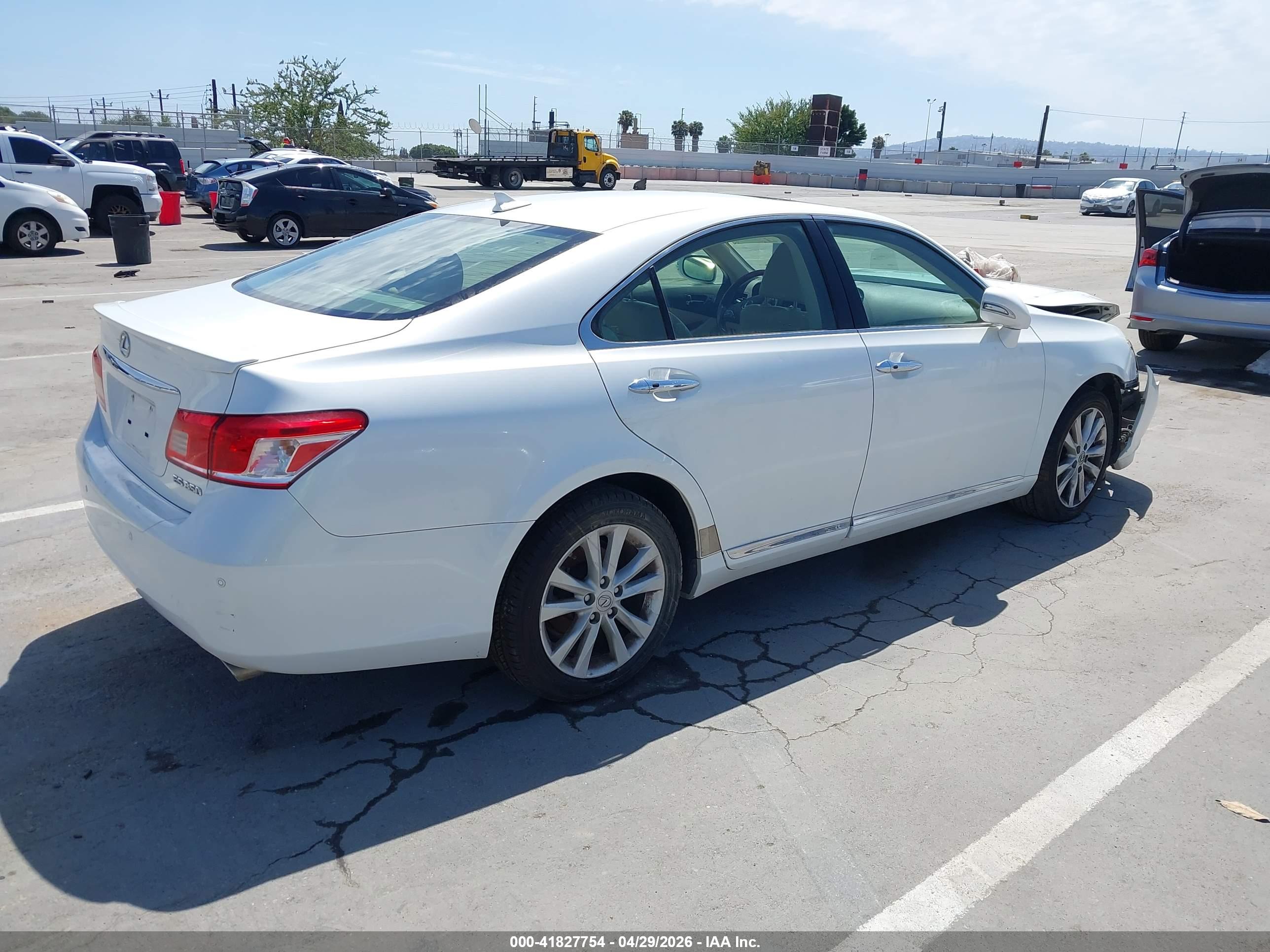 LEXUS ES image 4