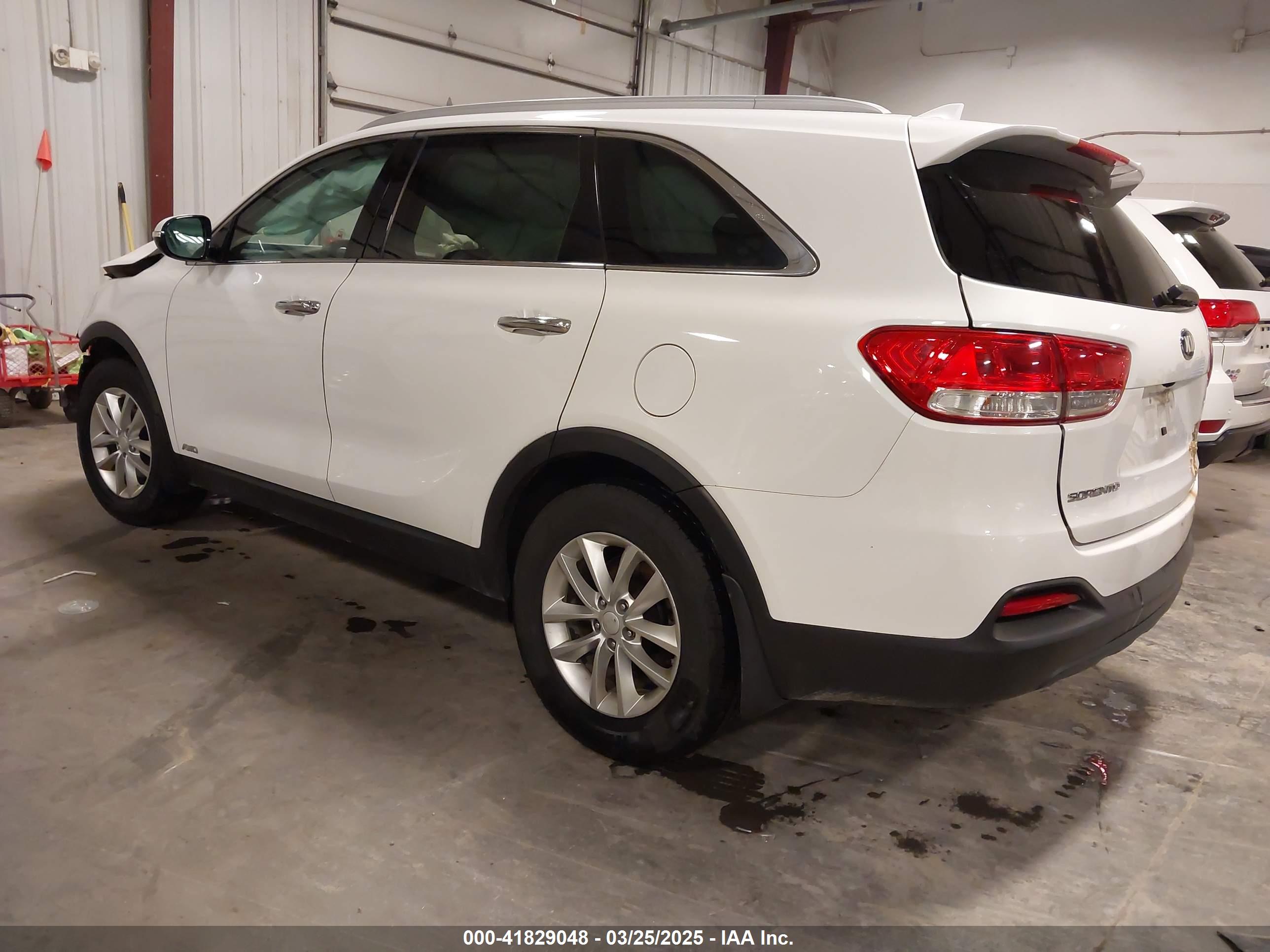 KIA SORENTO image 3