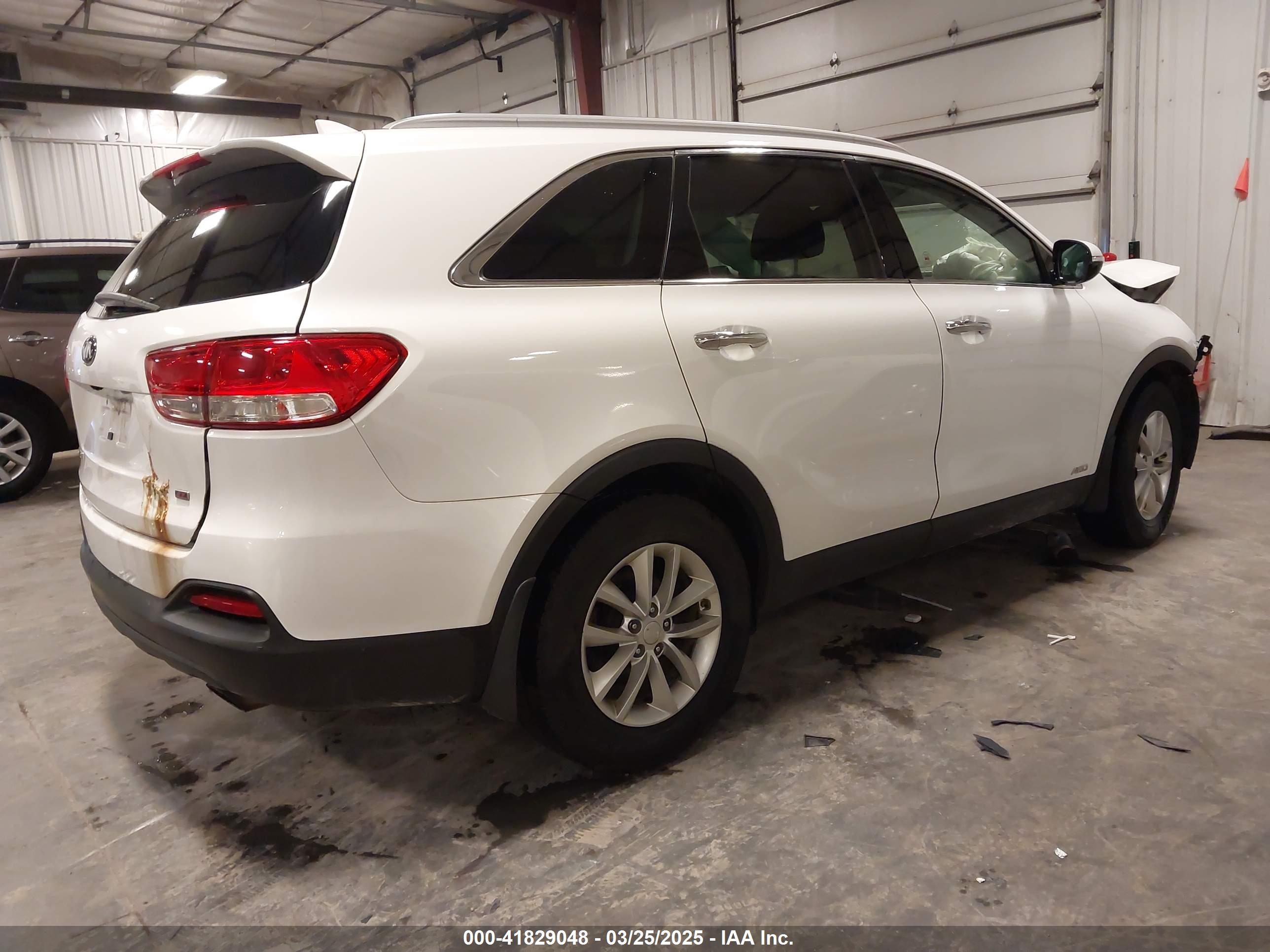 KIA SORENTO image 4
