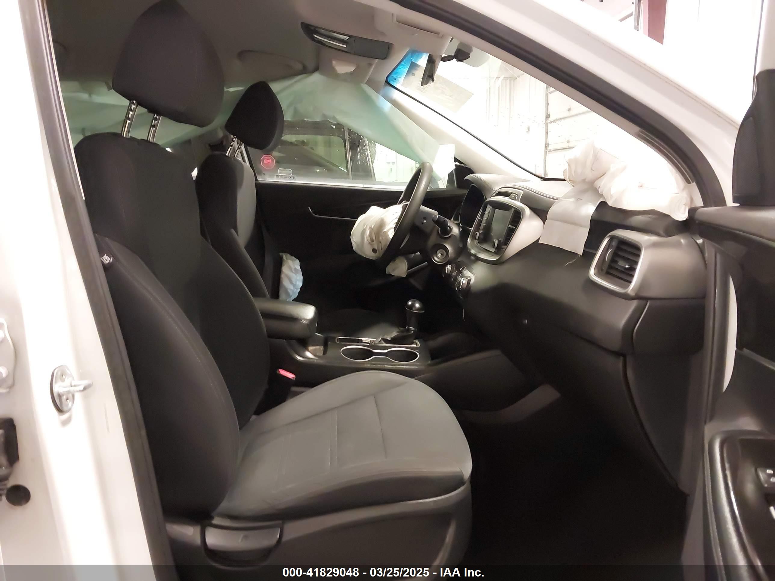 KIA SORENTO image 5