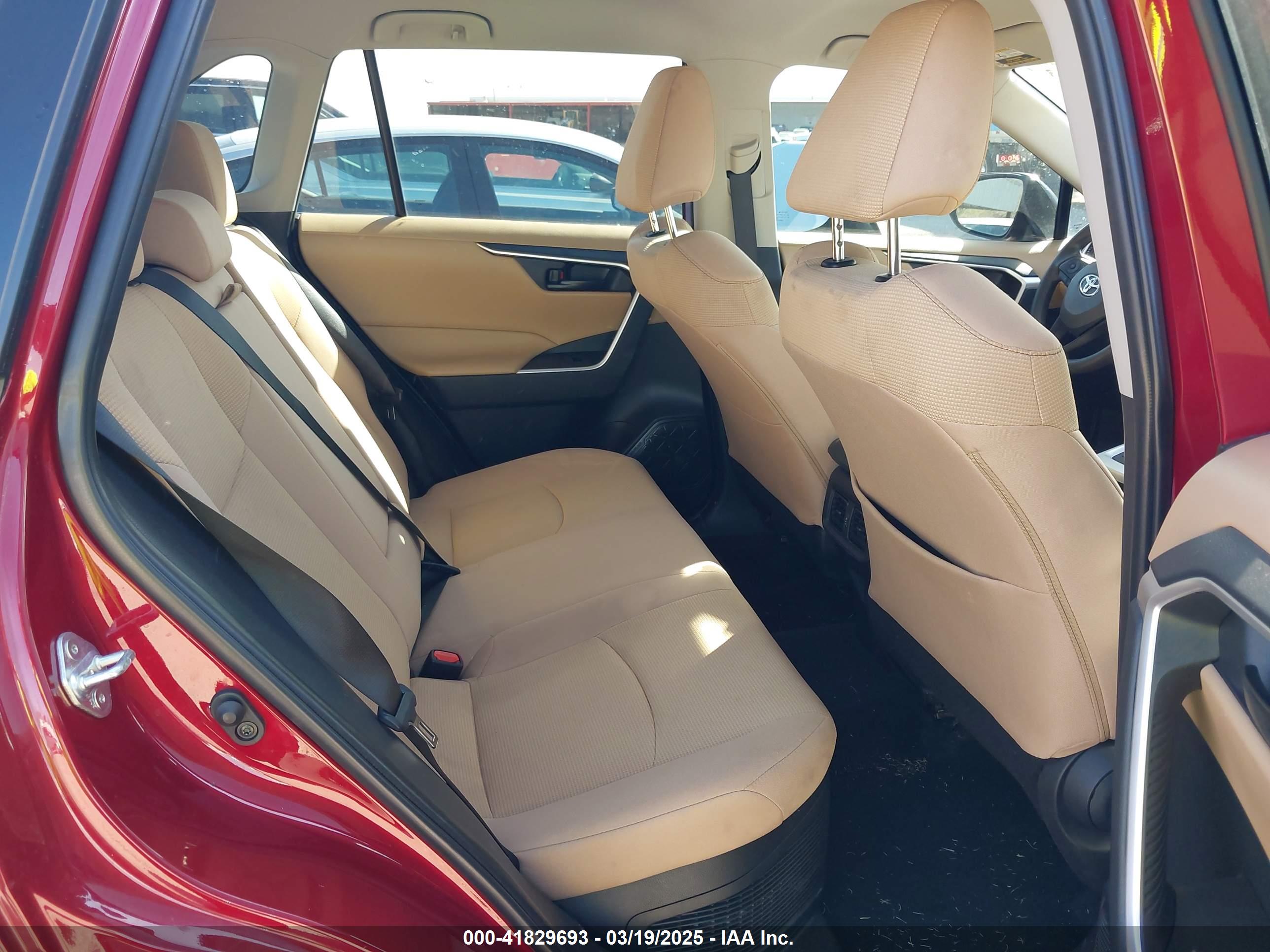 TOYOTA RAV4 image 8