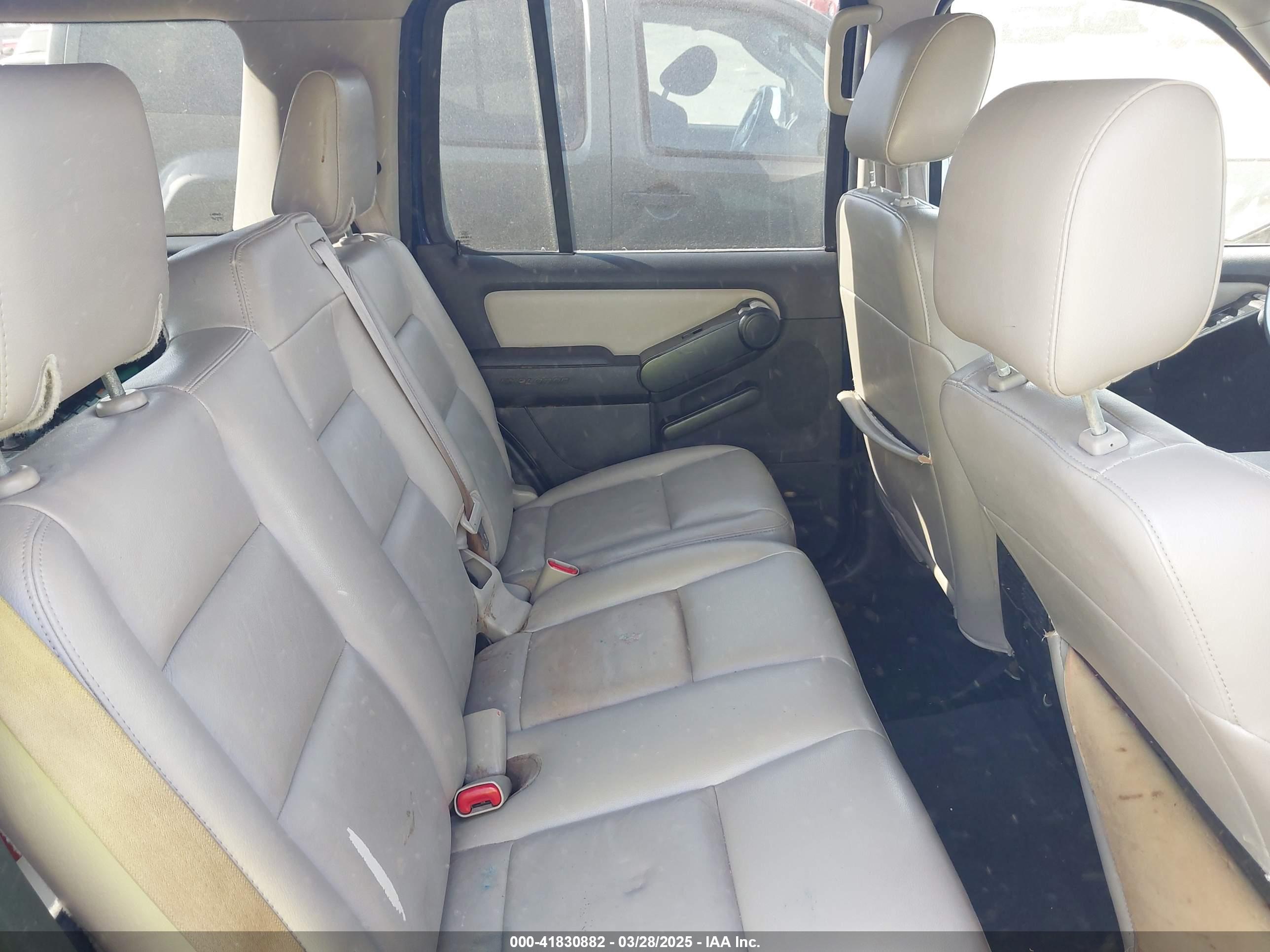 FORD EXPLORER image 8