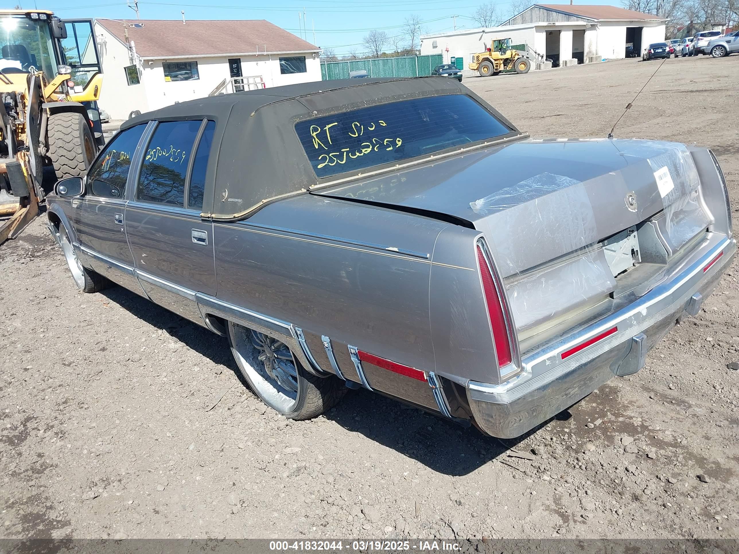 CADILLAC FLEETWOOD image 3