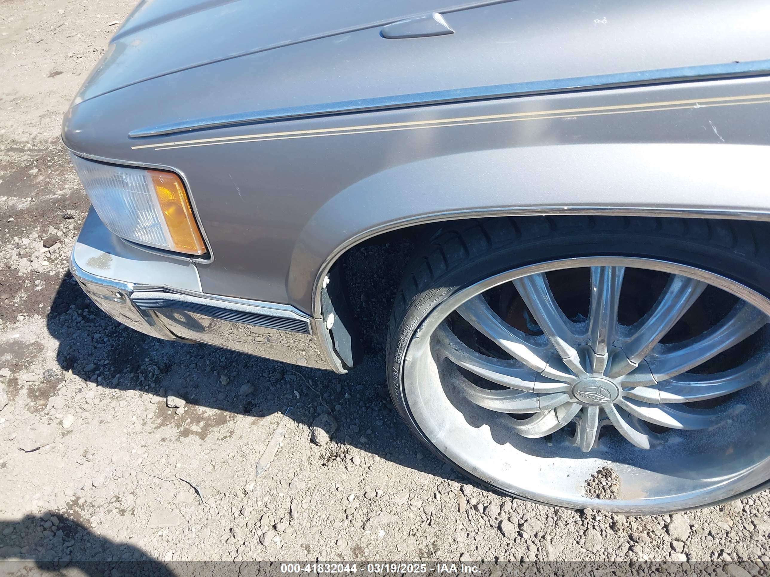 CADILLAC FLEETWOOD image 6