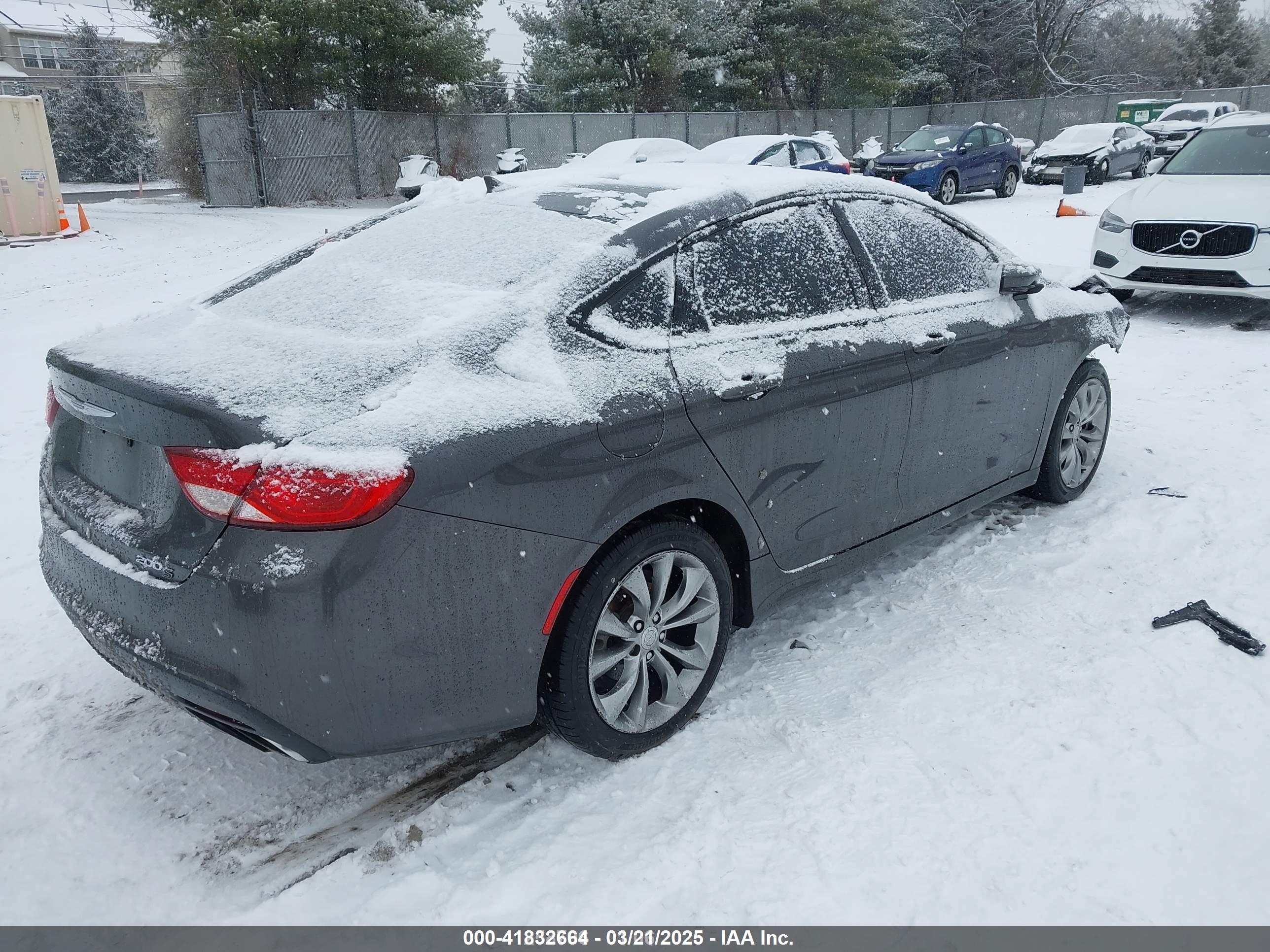 CHRYSLER 200 image 4
